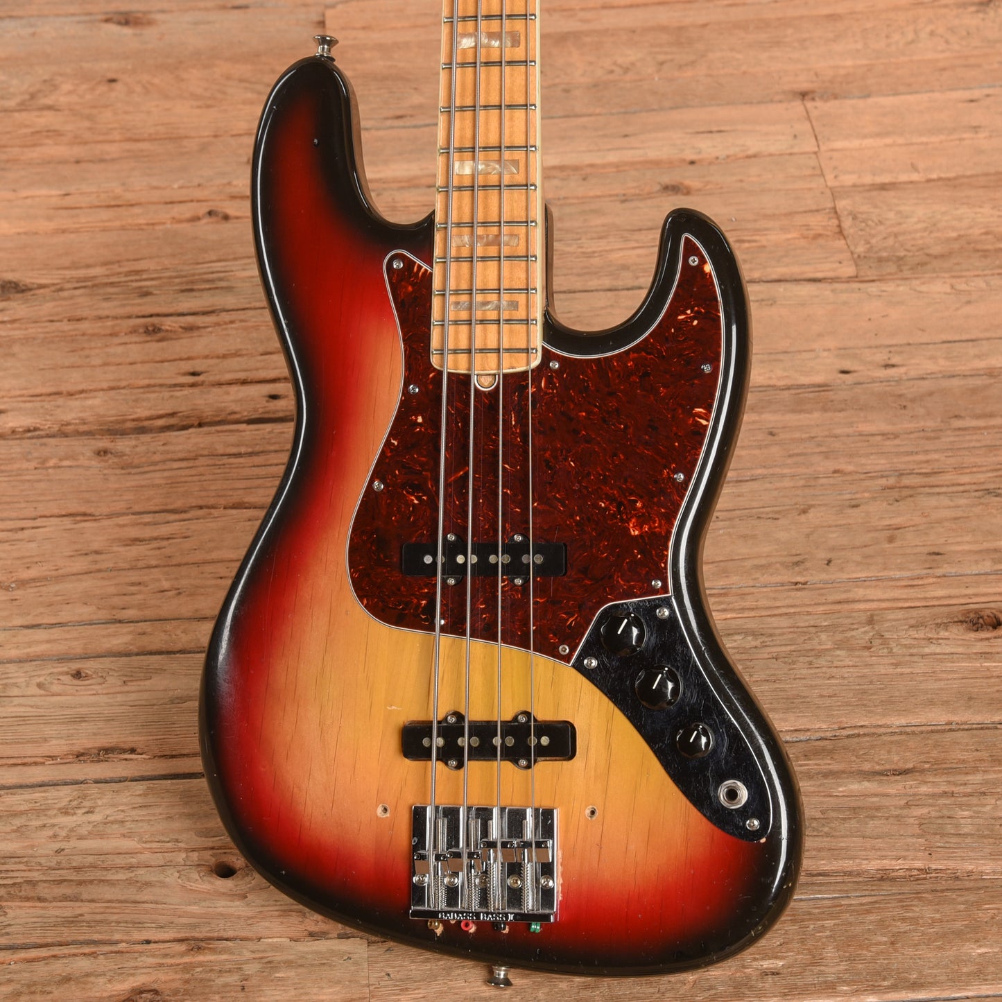 Fender Jazz Bass Sunburst 1974 Bass Guitars / 4-String
