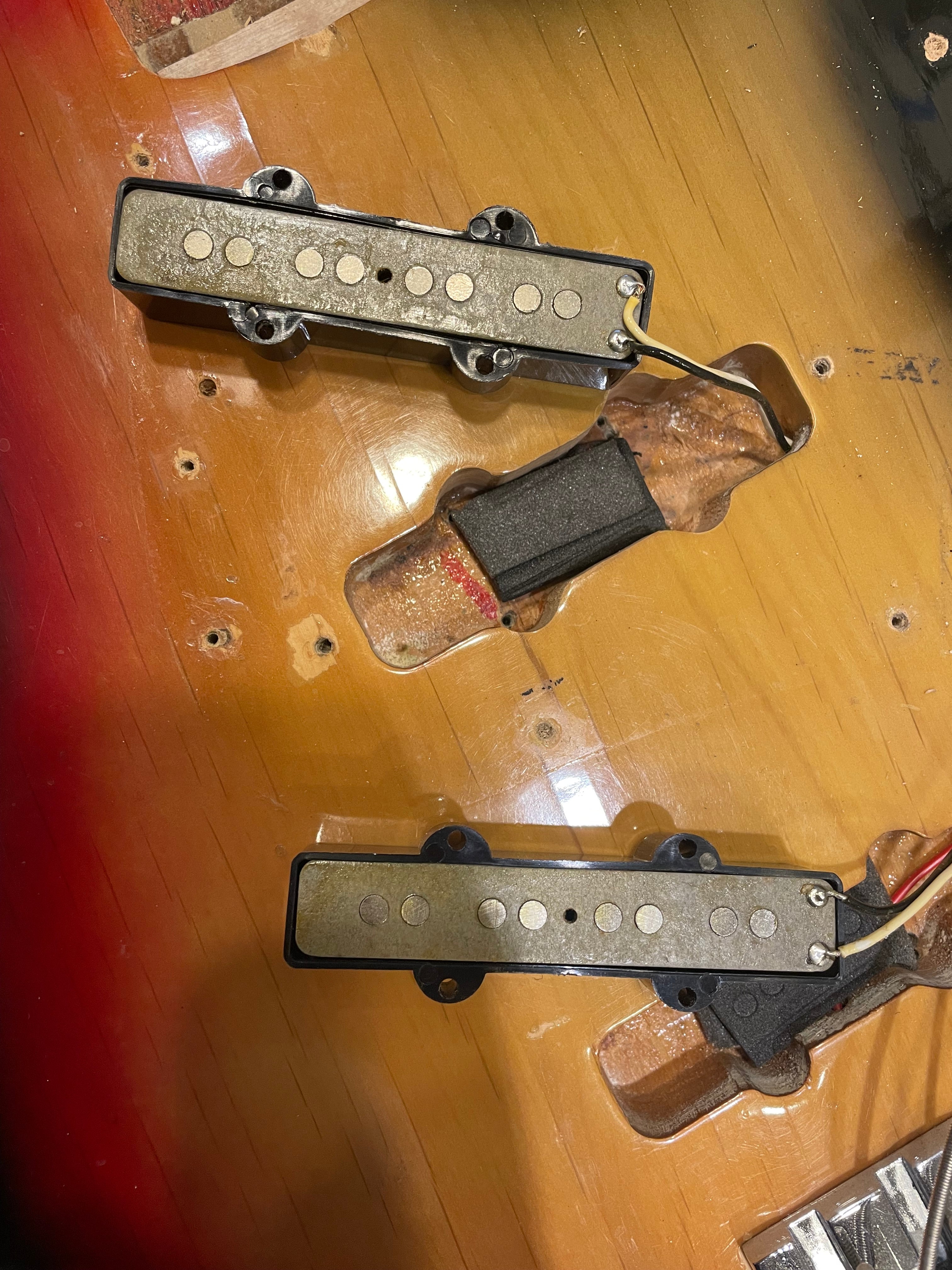 Fender Jazz Bass Sunburst 1974 Bass Guitars / 4-String