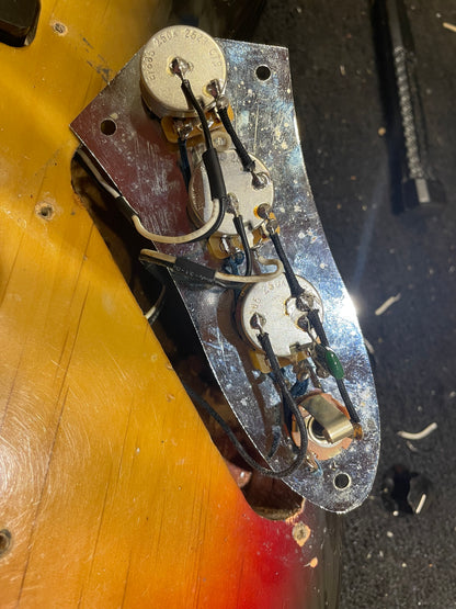 Fender Jazz Bass Sunburst 1974 Bass Guitars / 4-String