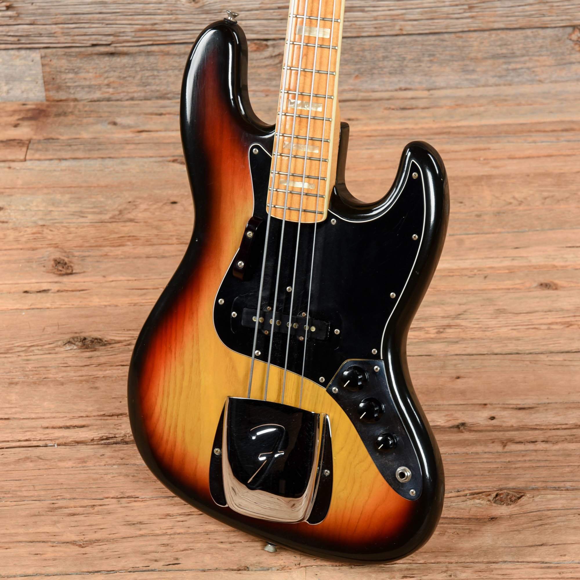 Fender Jazz Bass Sunburst 1975 Bass Guitars / 4-String