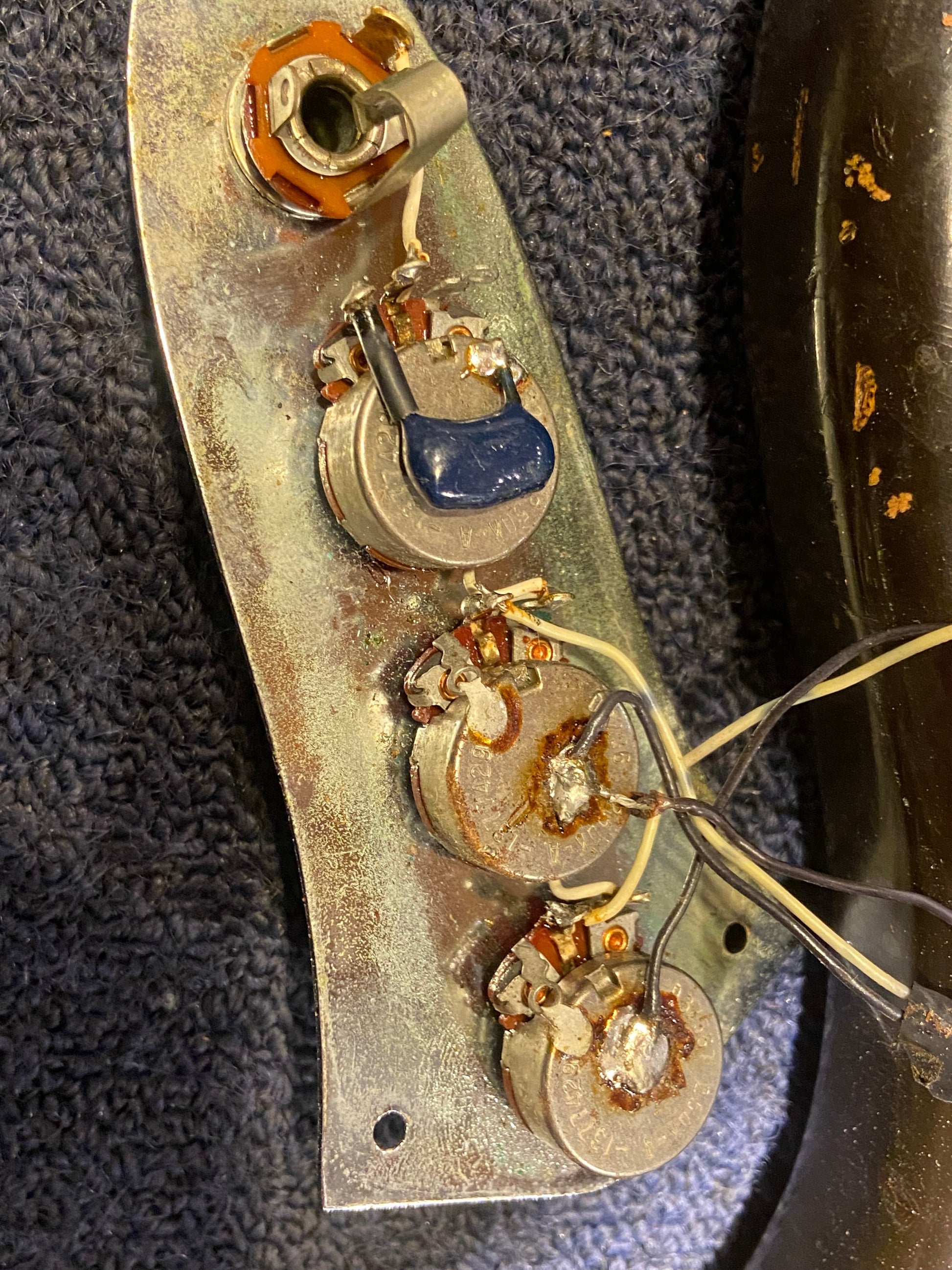 Fender Jazz Bass w/1966 Neck and 1974 Body Sunburst Bass Guitars / 4-String