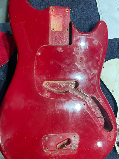 Fender Musicmaster Bass Dakota Red 1971 Bass Guitars / 4-String