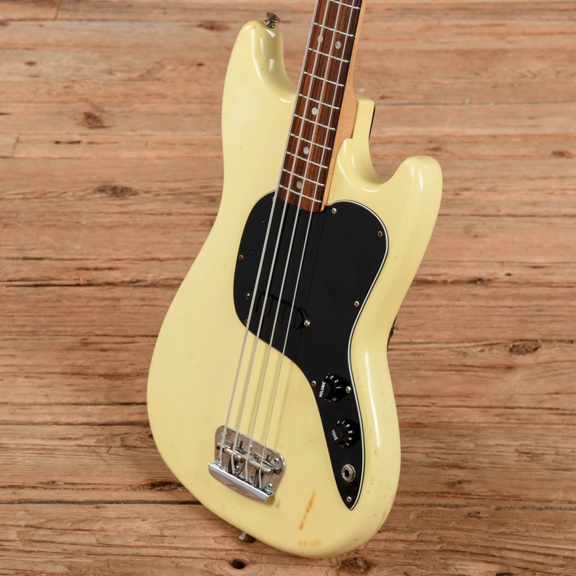 Fender Musicmaster Bass Olympic White 1978 Bass Guitars / 4-String