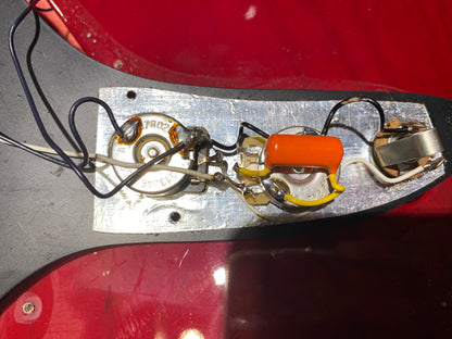 Fender Musicmaster Bass Red 1978 Bass Guitars / 4-String