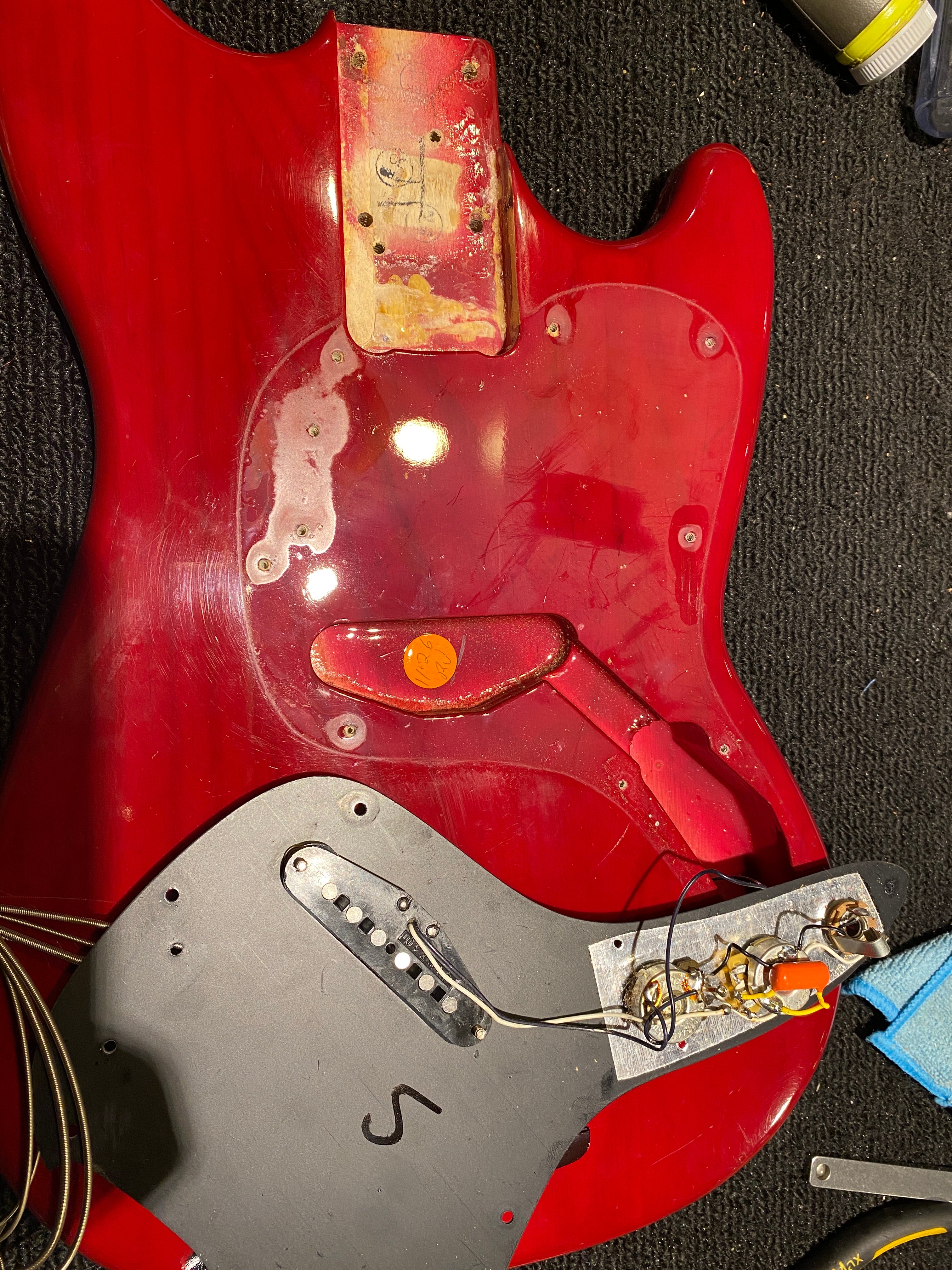 Fender Musicmaster Bass Red 1978 Bass Guitars / 4-String