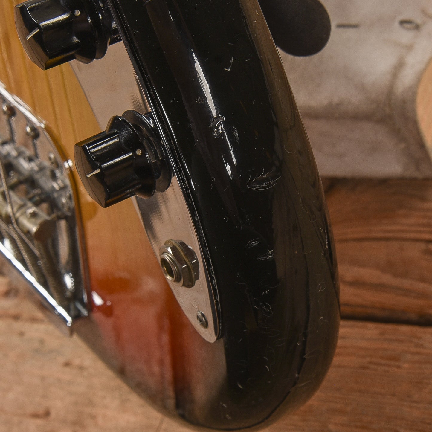 Fender Mustang Bass Sunburst 1976 Bass Guitars / 4-String