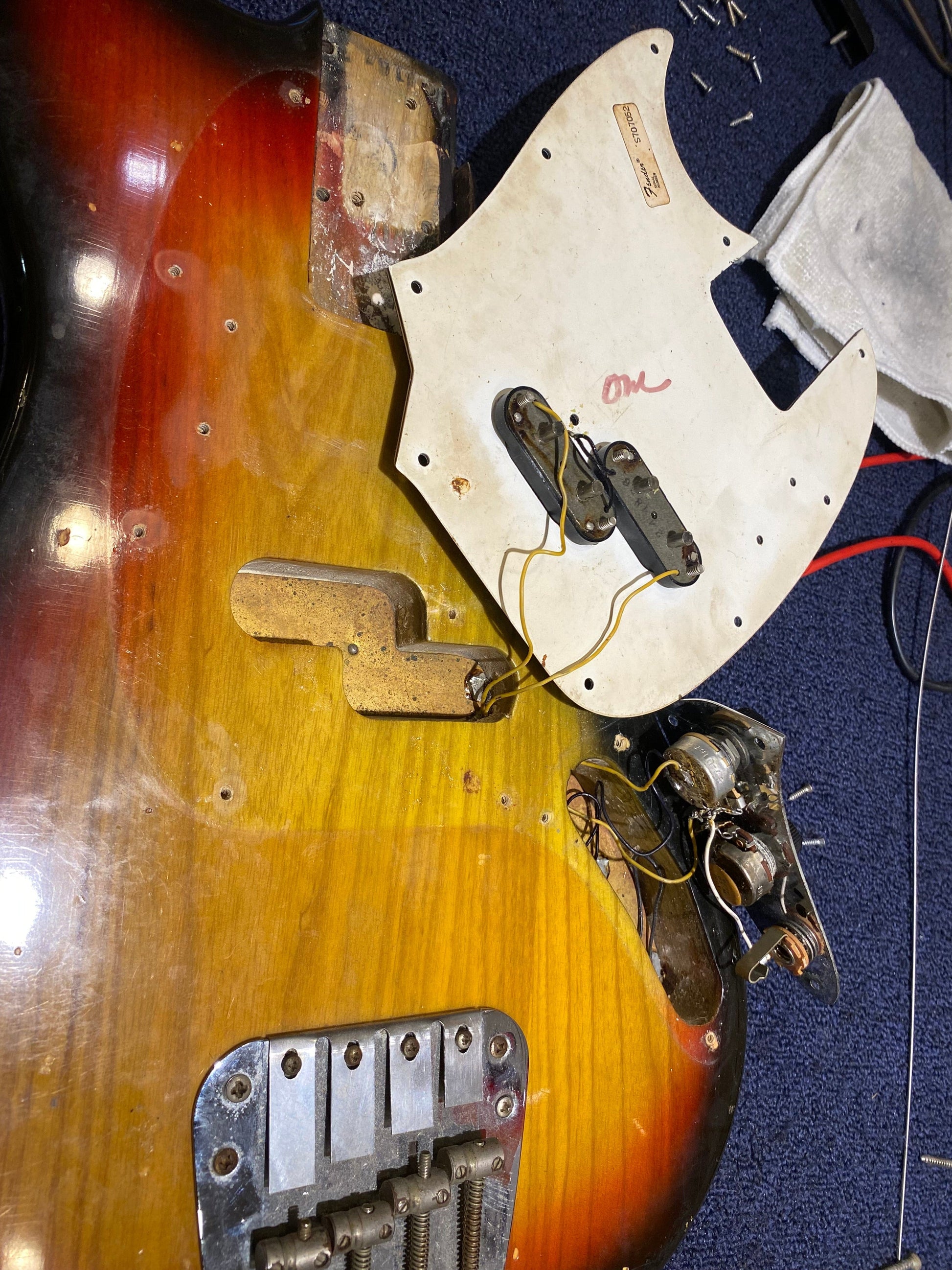 Fender Mustang Bass Sunburst 1977 Bass Guitars / 4-String