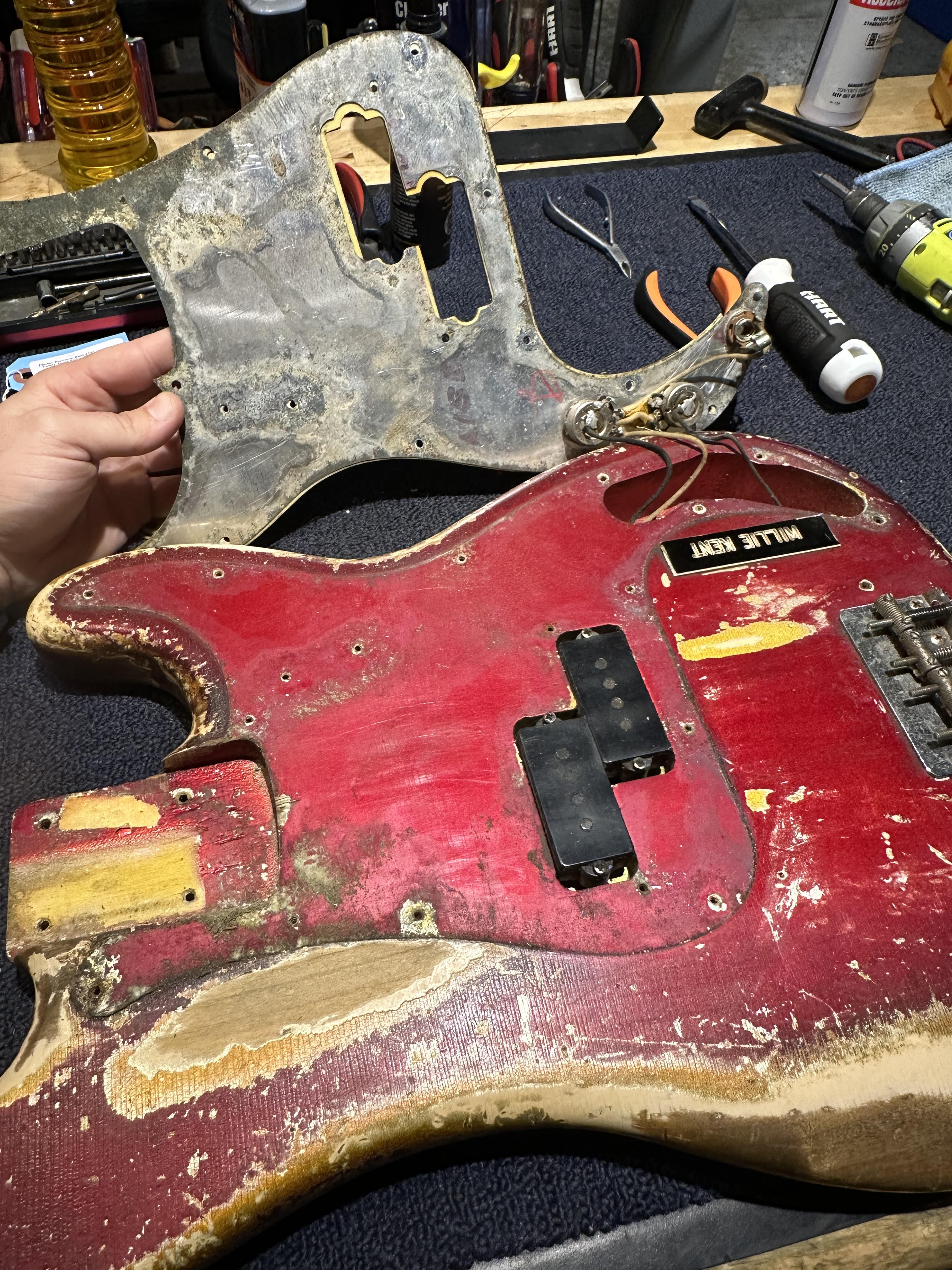 Fender Precision Bass Candy Apple Red 1965 Bass Guitars / 4-String
