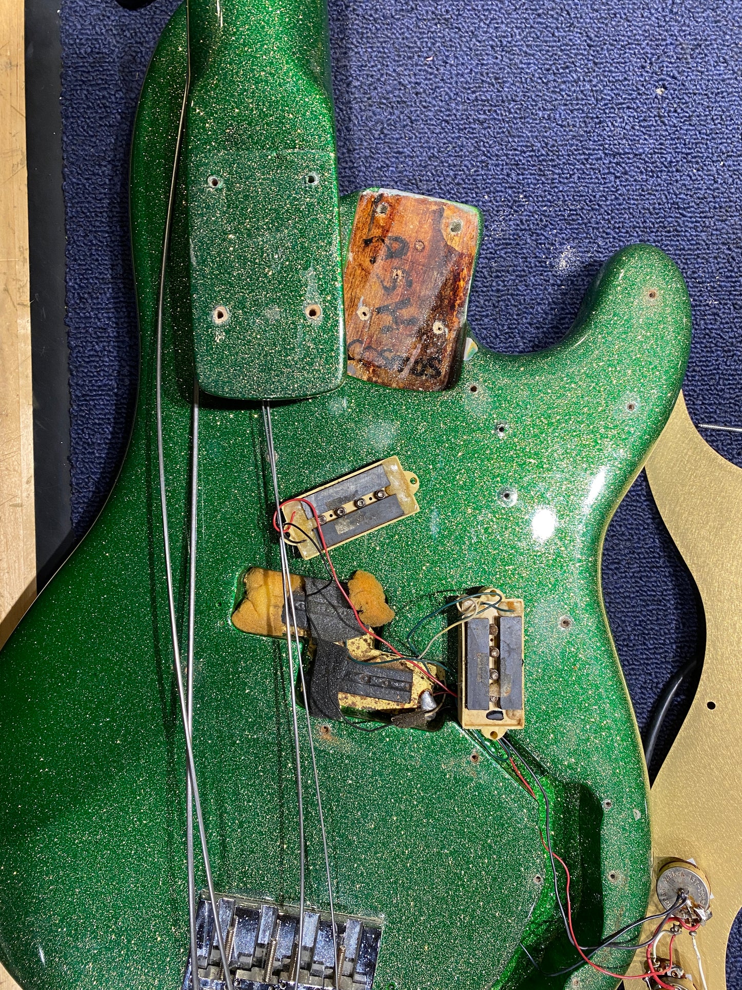 Fender Precision Bass Green Sparkle 1975 Bass Guitars / 4-String
