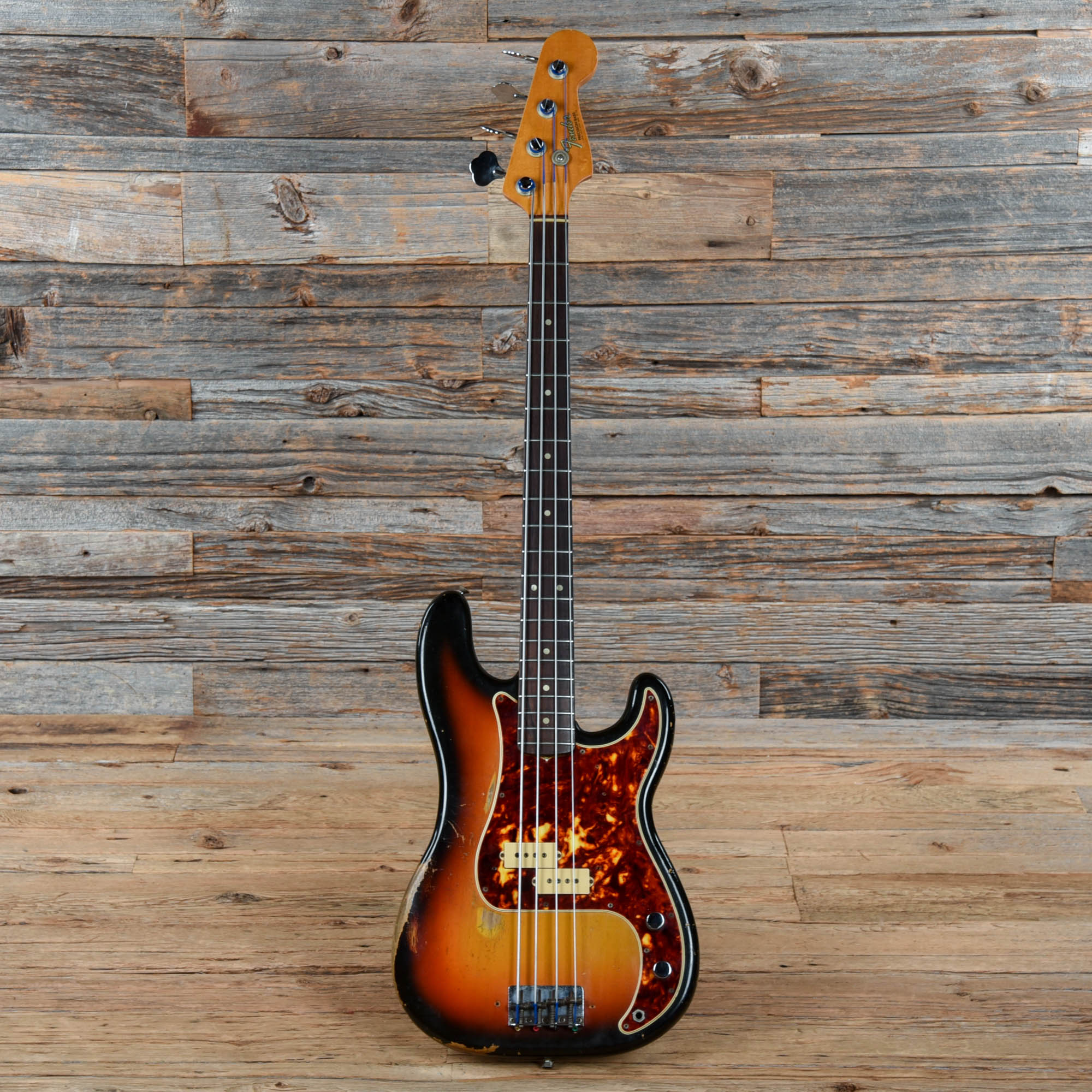 Fender Precision Bass Sunburst 1965 Bass Guitars / 4-String