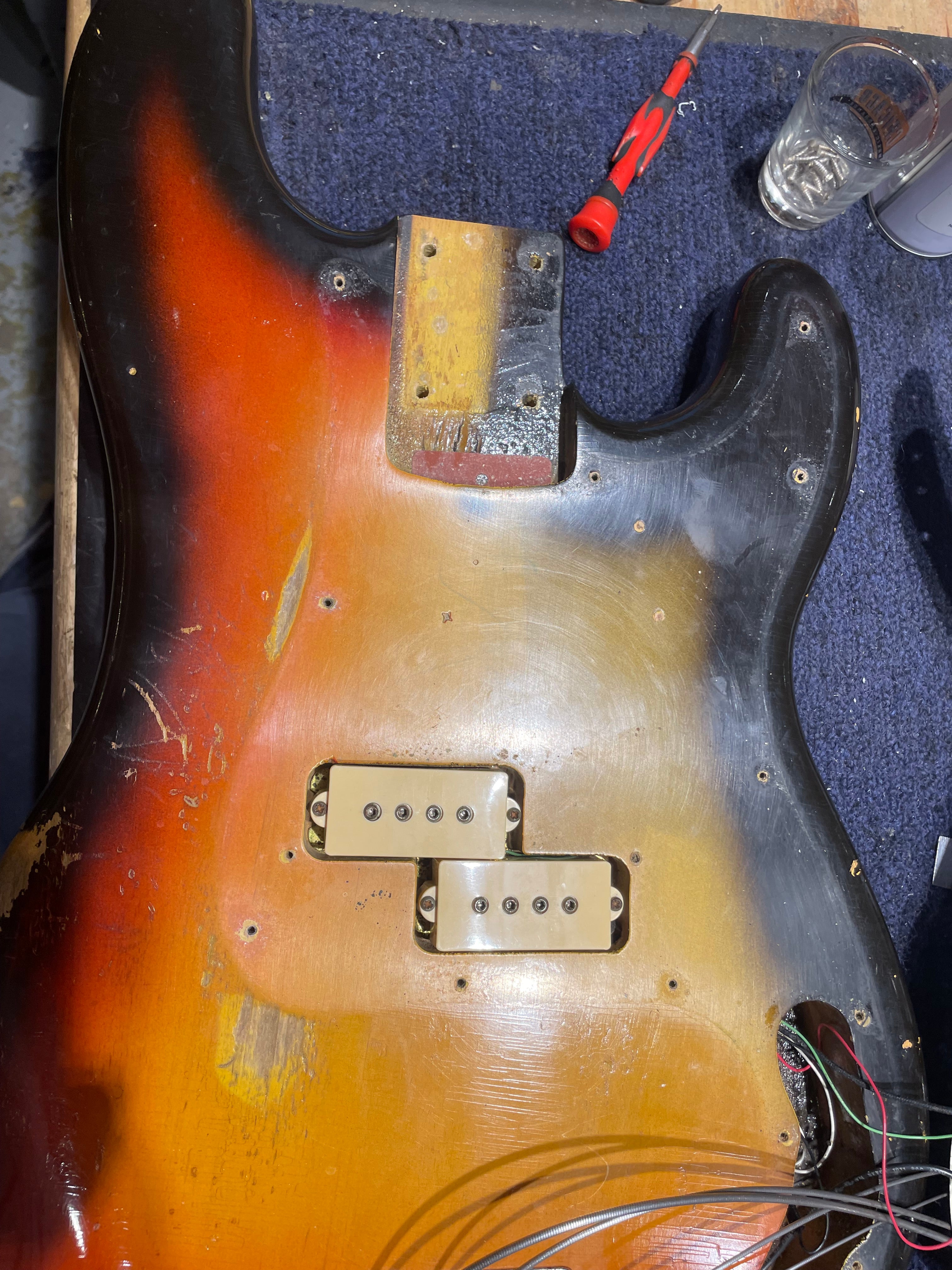 Fender Precision Bass Sunburst 1965 Bass Guitars / 4-String