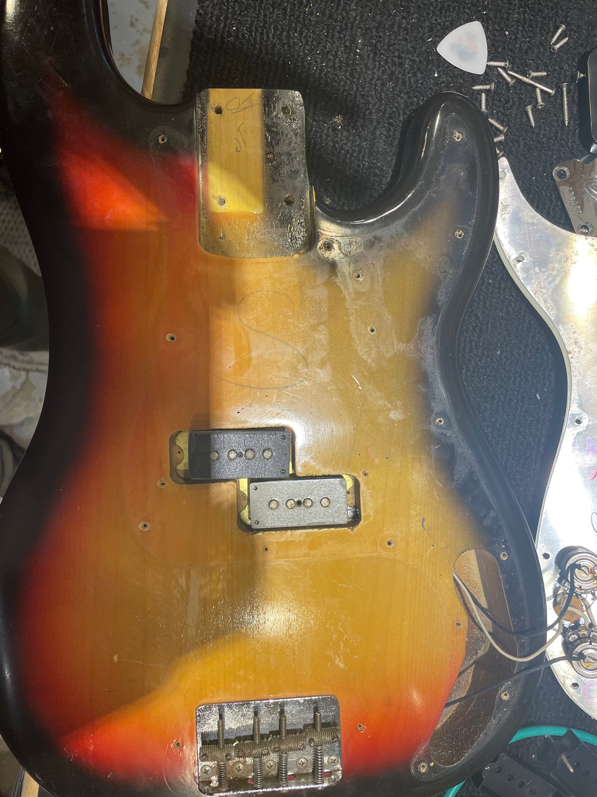 Fender Precision Bass Sunburst 1965 Bass Guitars / 4-String
