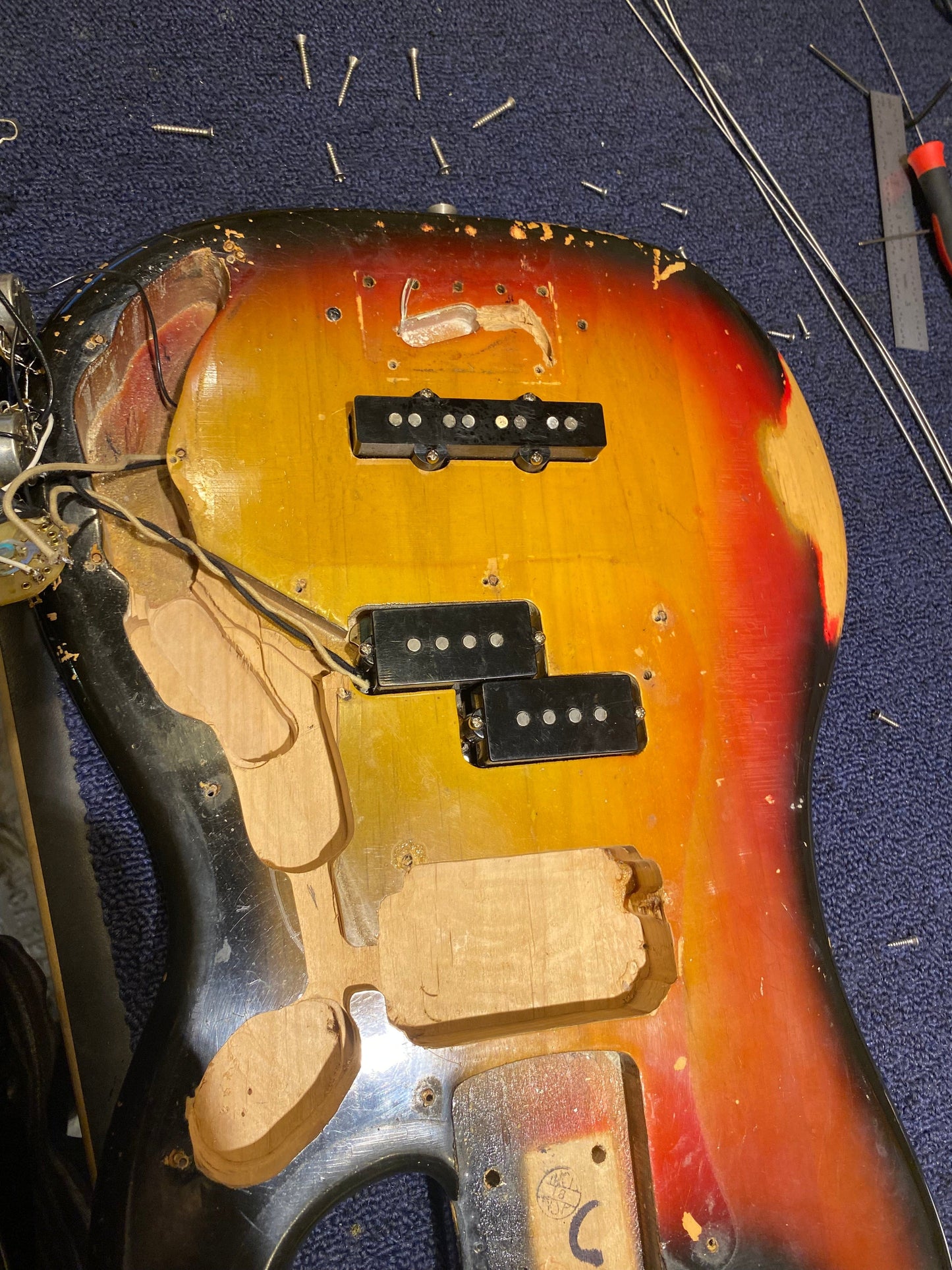 Fender Precision Bass Sunburst 1967 Bass Guitars / 4-String