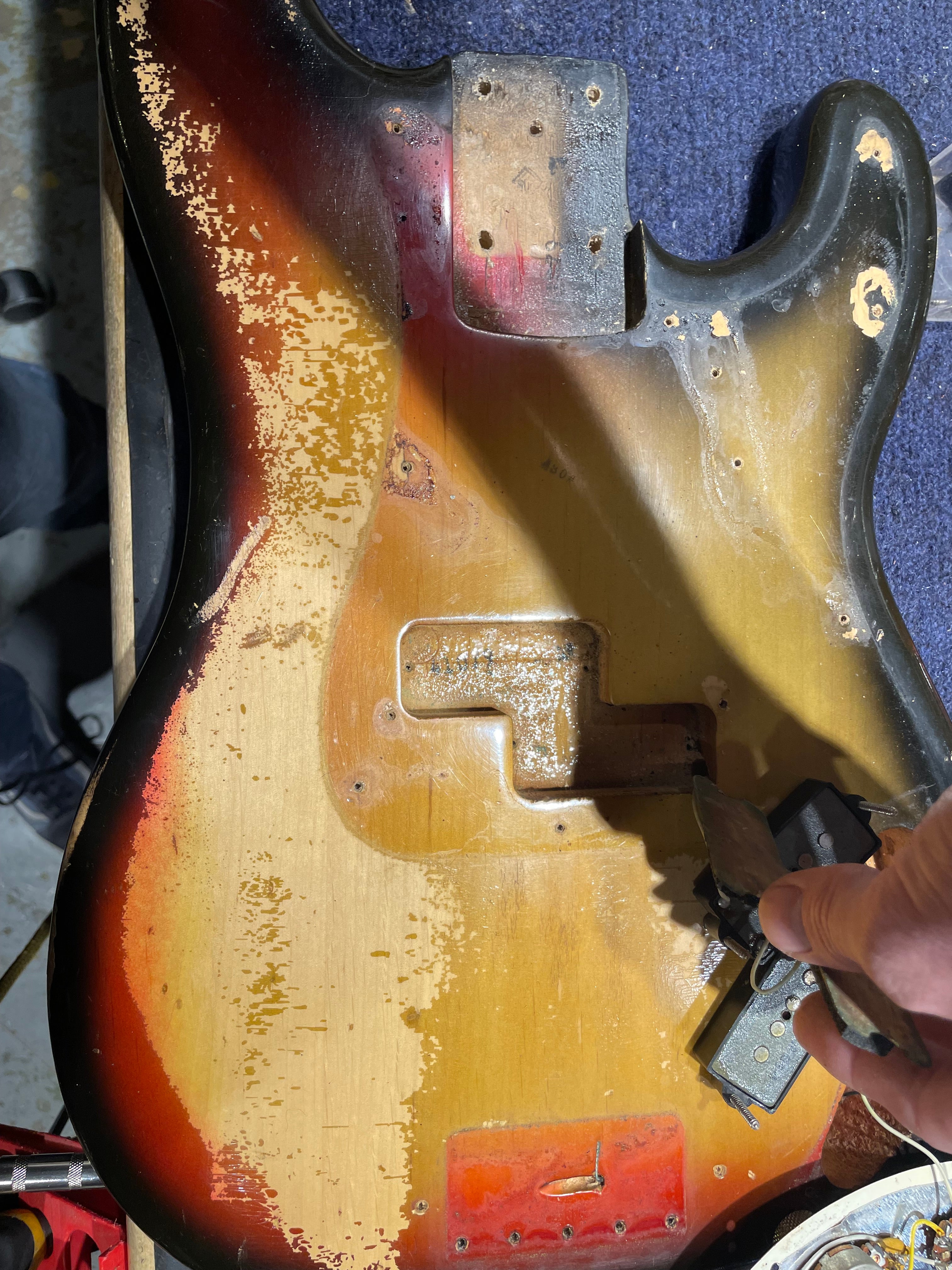 Fender Precision Bass Sunburst 1970 Bass Guitars / 4-String
