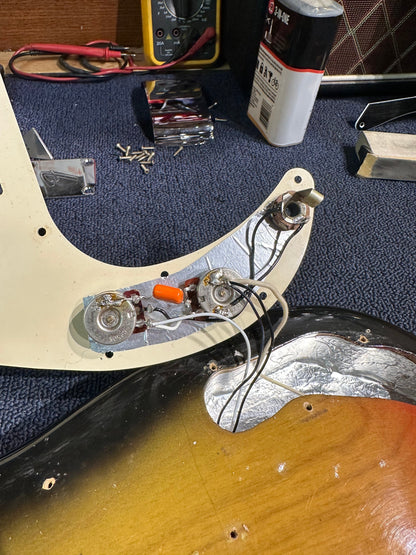 Fender Precision Bass Sunburst 1971 Bass Guitars / 4-String