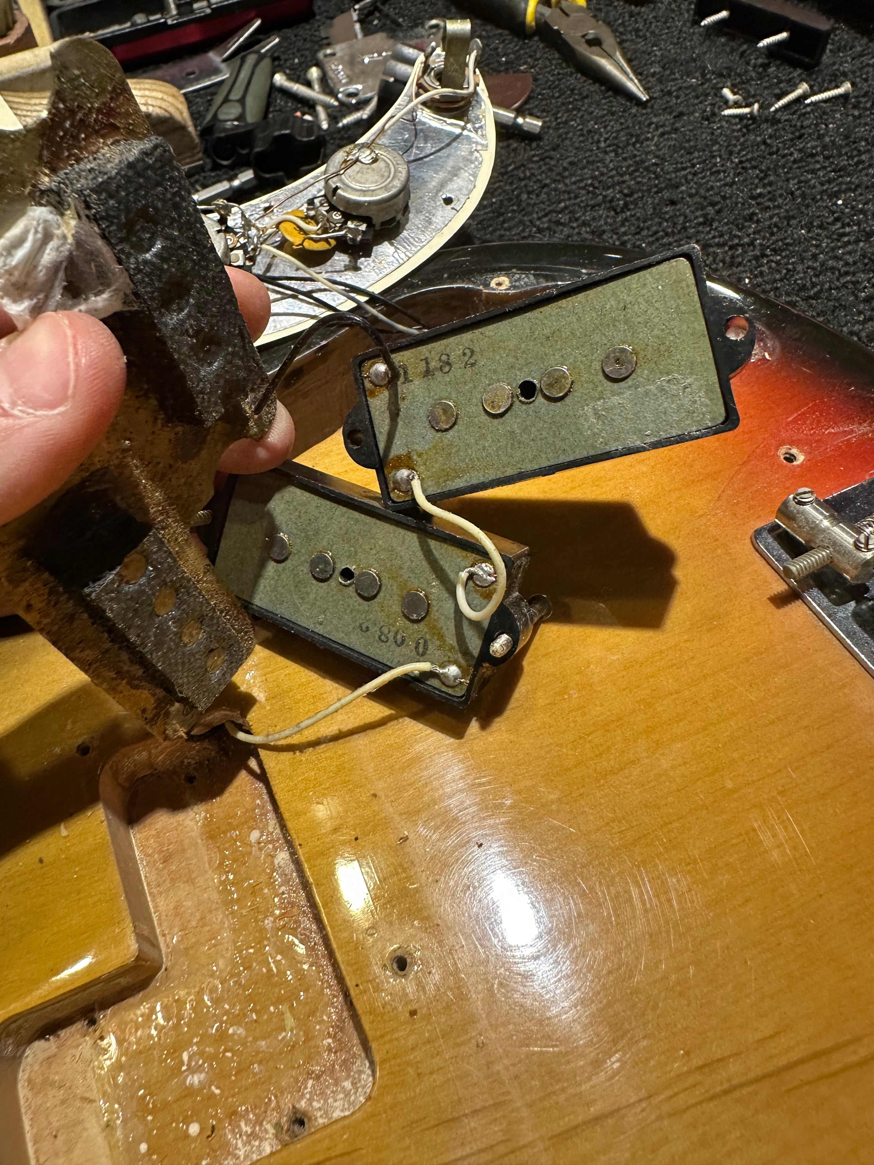 Fender Precision Bass Sunburst 1972 Bass Guitars / 4-String