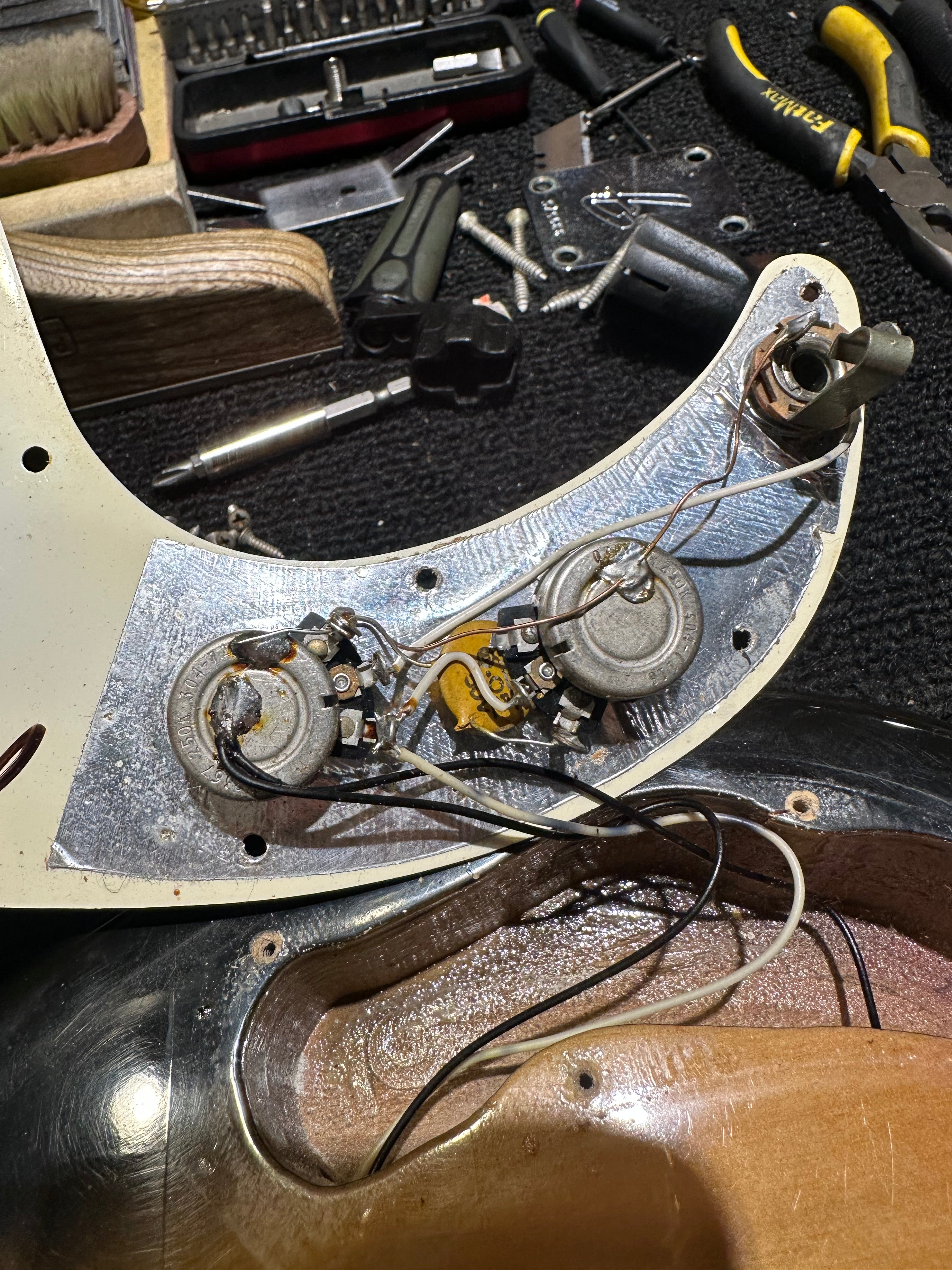 Fender Precision Bass Sunburst 1972 Bass Guitars / 4-String