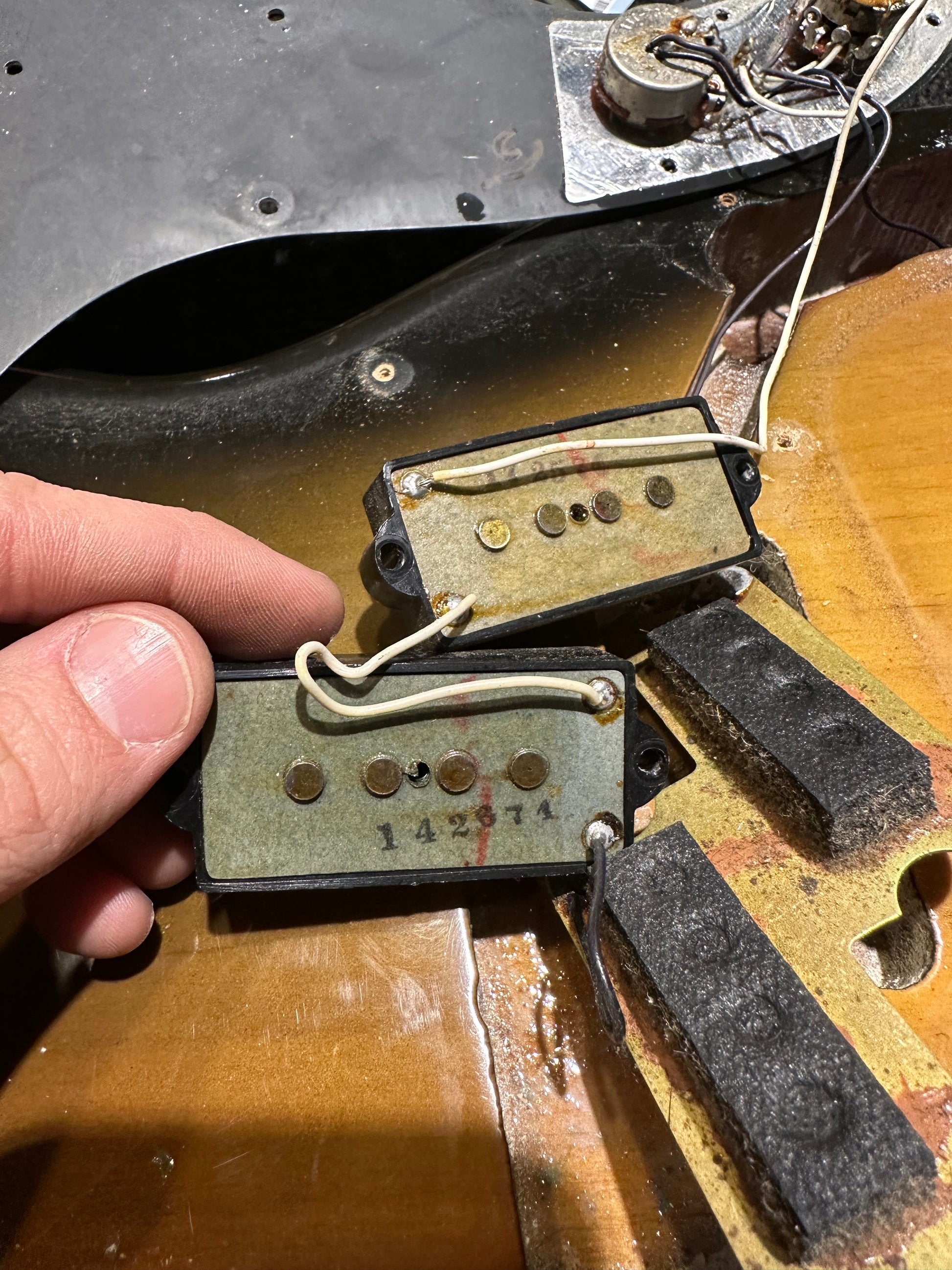 Fender Precision Bass Sunburst 1974 Bass Guitars / 4-String