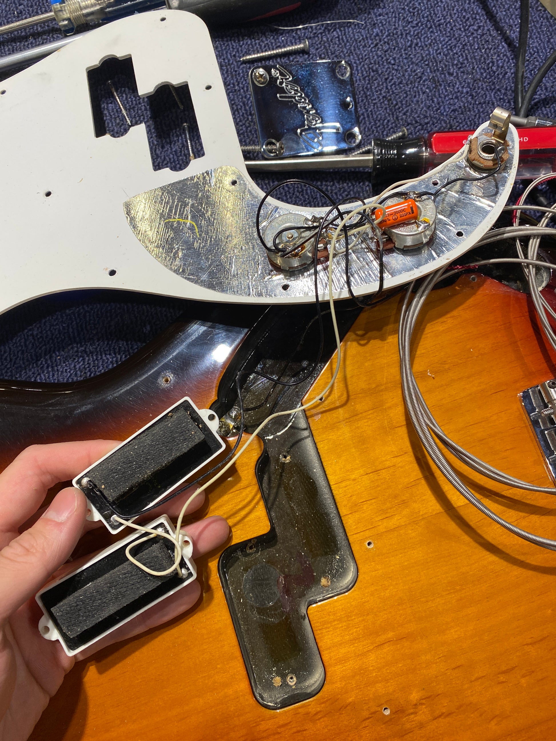 Fender Precision Bass Sunburst 1984 Bass Guitars / 4-String