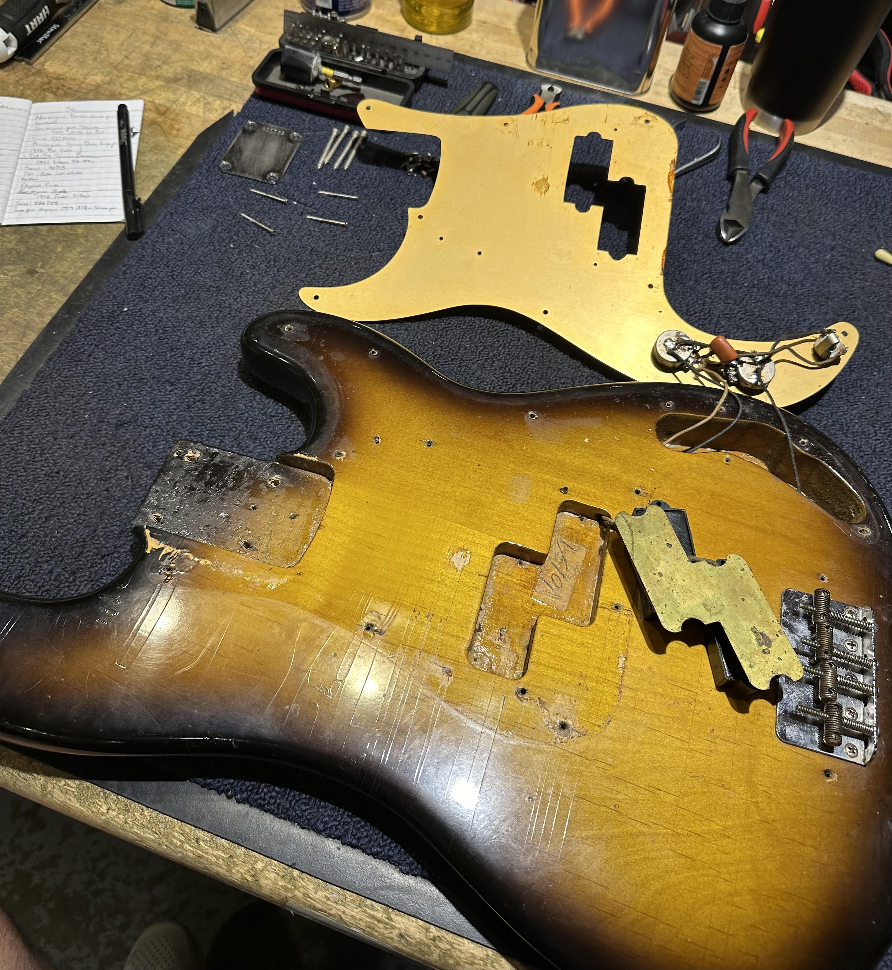 Fender Precision Bass Sunburst Refin 1959 Bass Guitars / 4-String
