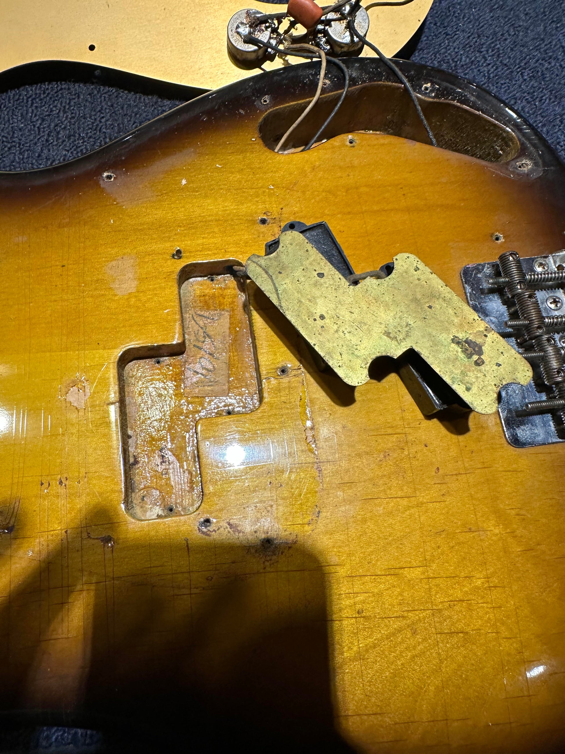 Fender Precision Bass Sunburst Refin 1959 Bass Guitars / 4-String