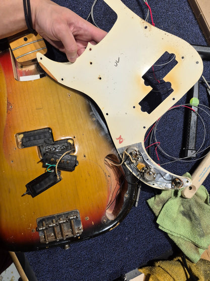 Fender Precision Bass w/Maple Cap Neck Sunburst 1970 Bass Guitars / 4-String