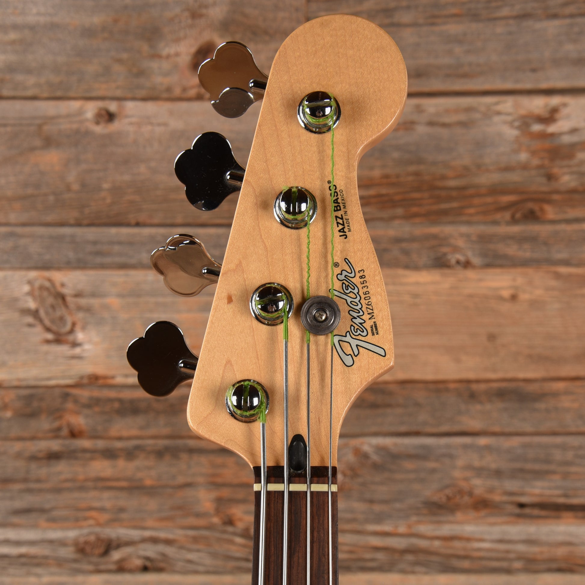 Fender Standard Jazz Bass Fretless Sunburst 2006 Bass Guitars / 4-String