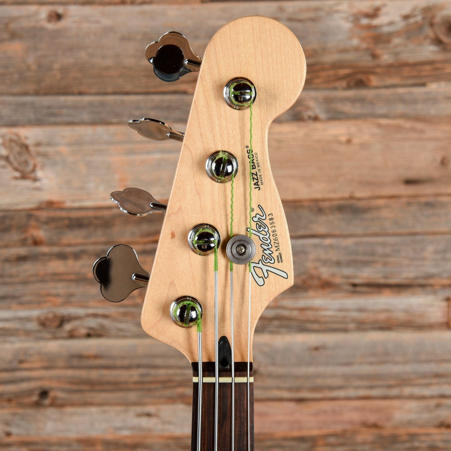 Fender Standard Jazz Bass Fretless Sunburst 2006 Bass Guitars / 4-String