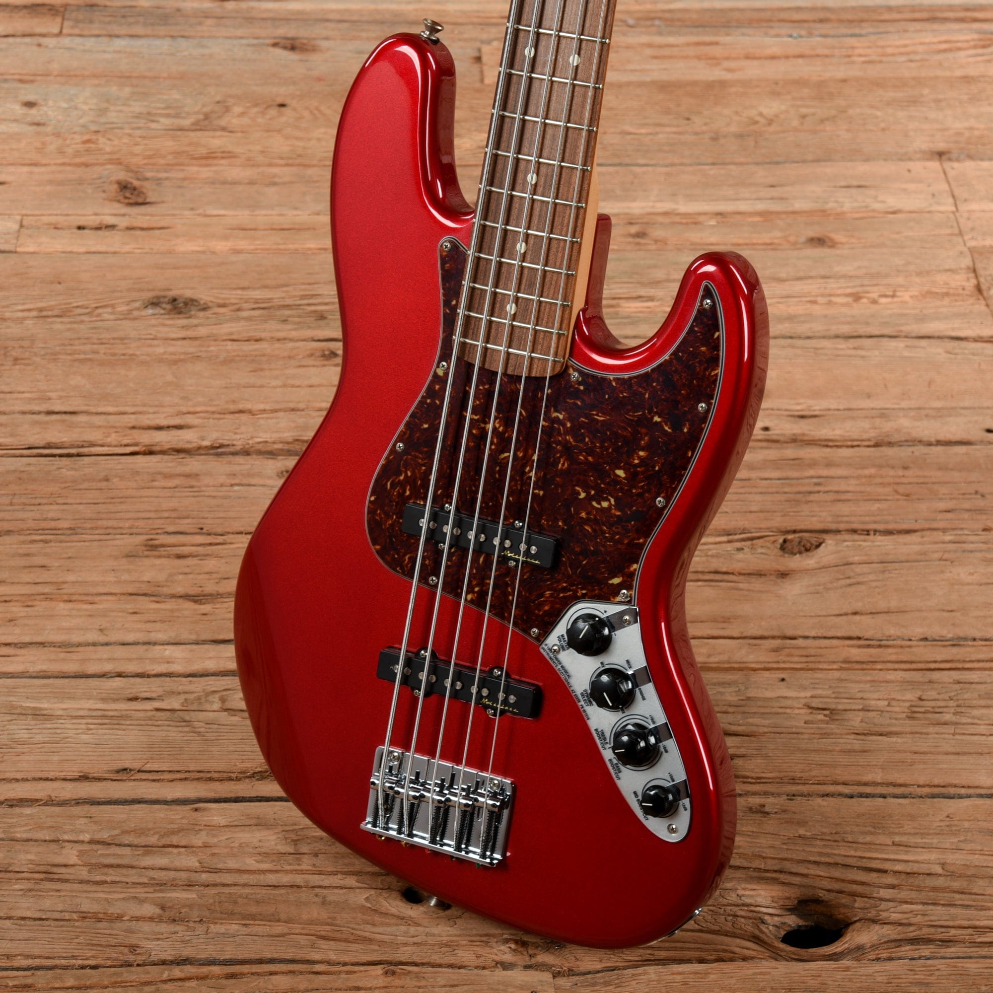 Fender Deluxe Active Jazz Bass V Candy Apple Red 2004 Bass Guitars / 5-String or More