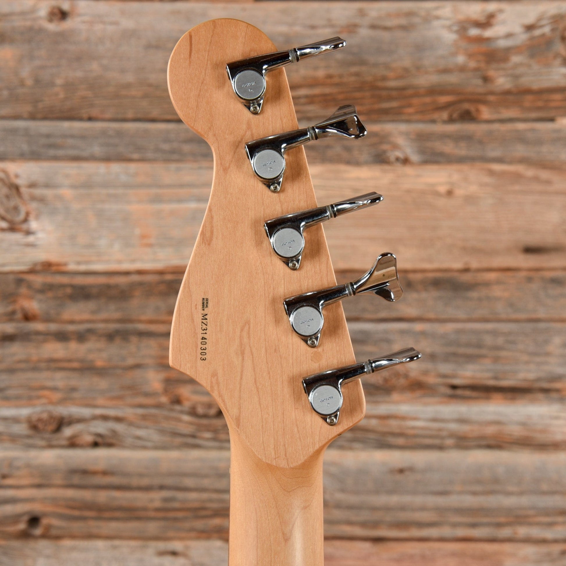 Fender Deluxe Active Jazz Bass V Candy Apple Red 2004 Bass Guitars / 5-String or More