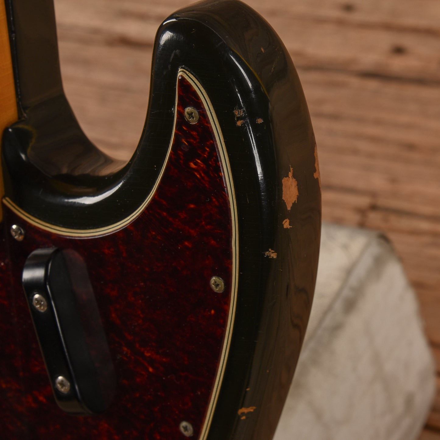 Fender Jazz Bass Sunburst 1969 Bass Guitars / 5-String or More