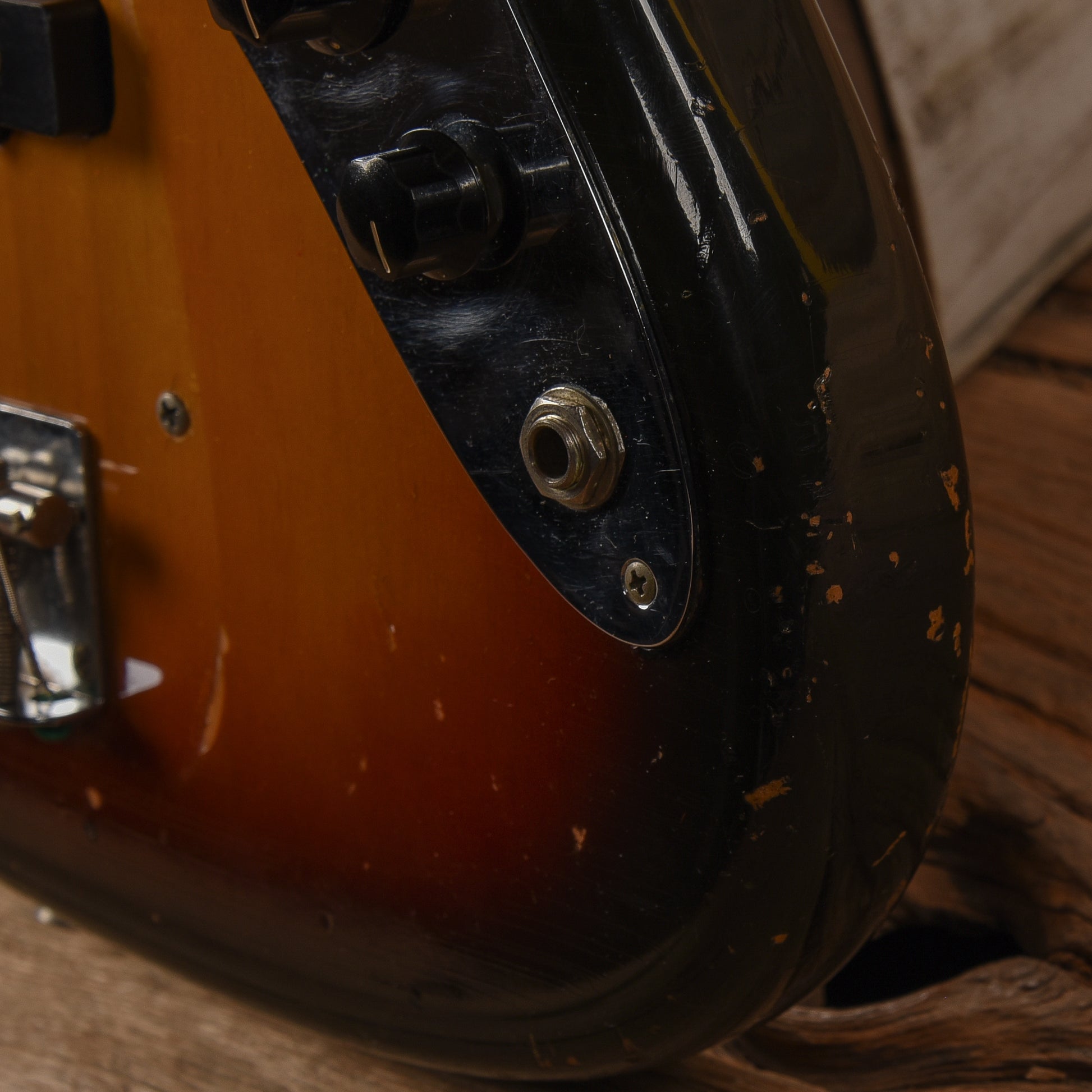 Fender Jazz Bass Sunburst 1969 Bass Guitars / 5-String or More