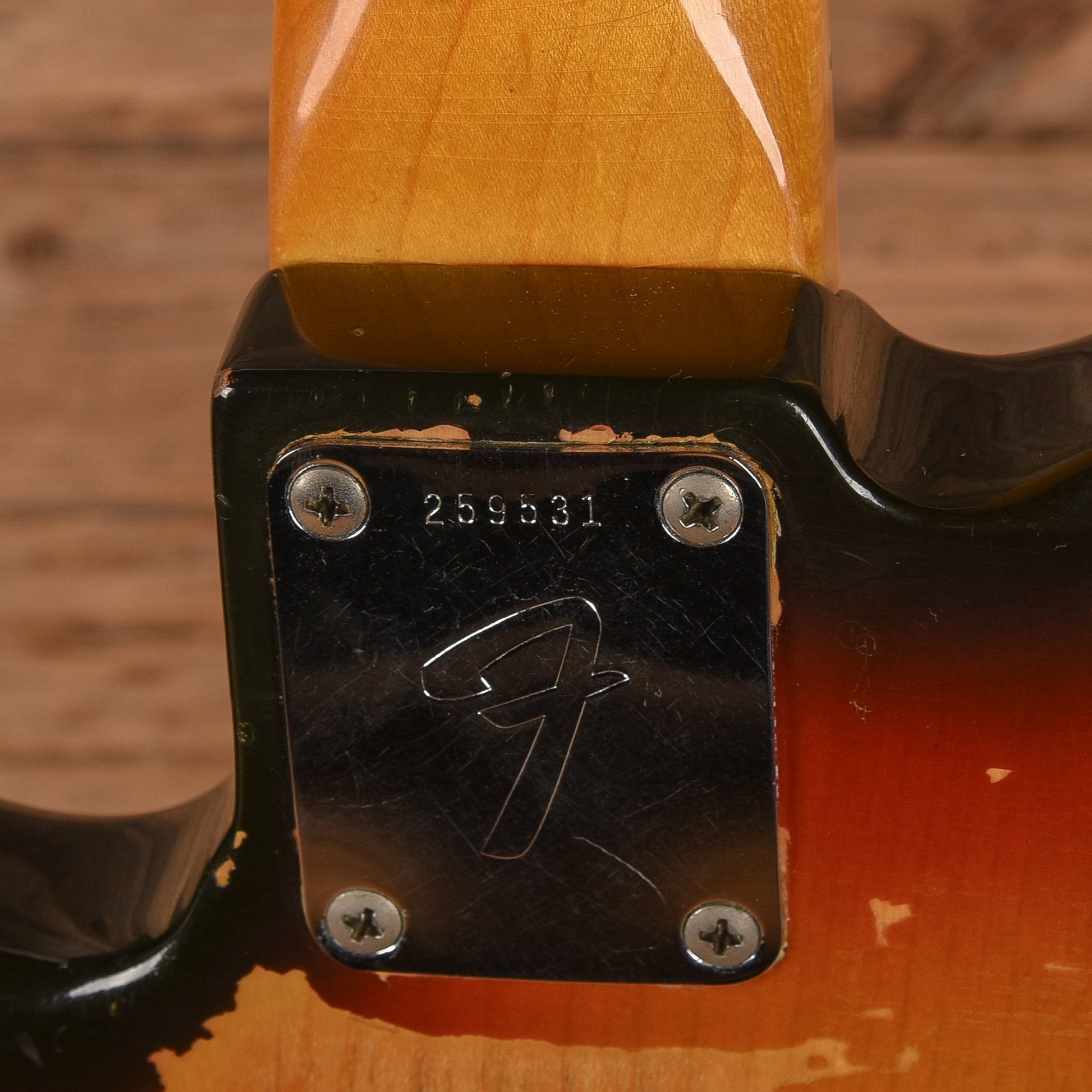 Fender Jazz Bass Sunburst 1969 Bass Guitars / 5-String or More