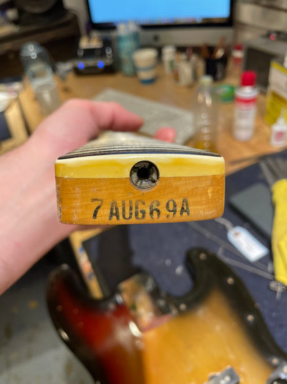 Fender Jazz Bass Sunburst 1969 Bass Guitars / 5-String or More