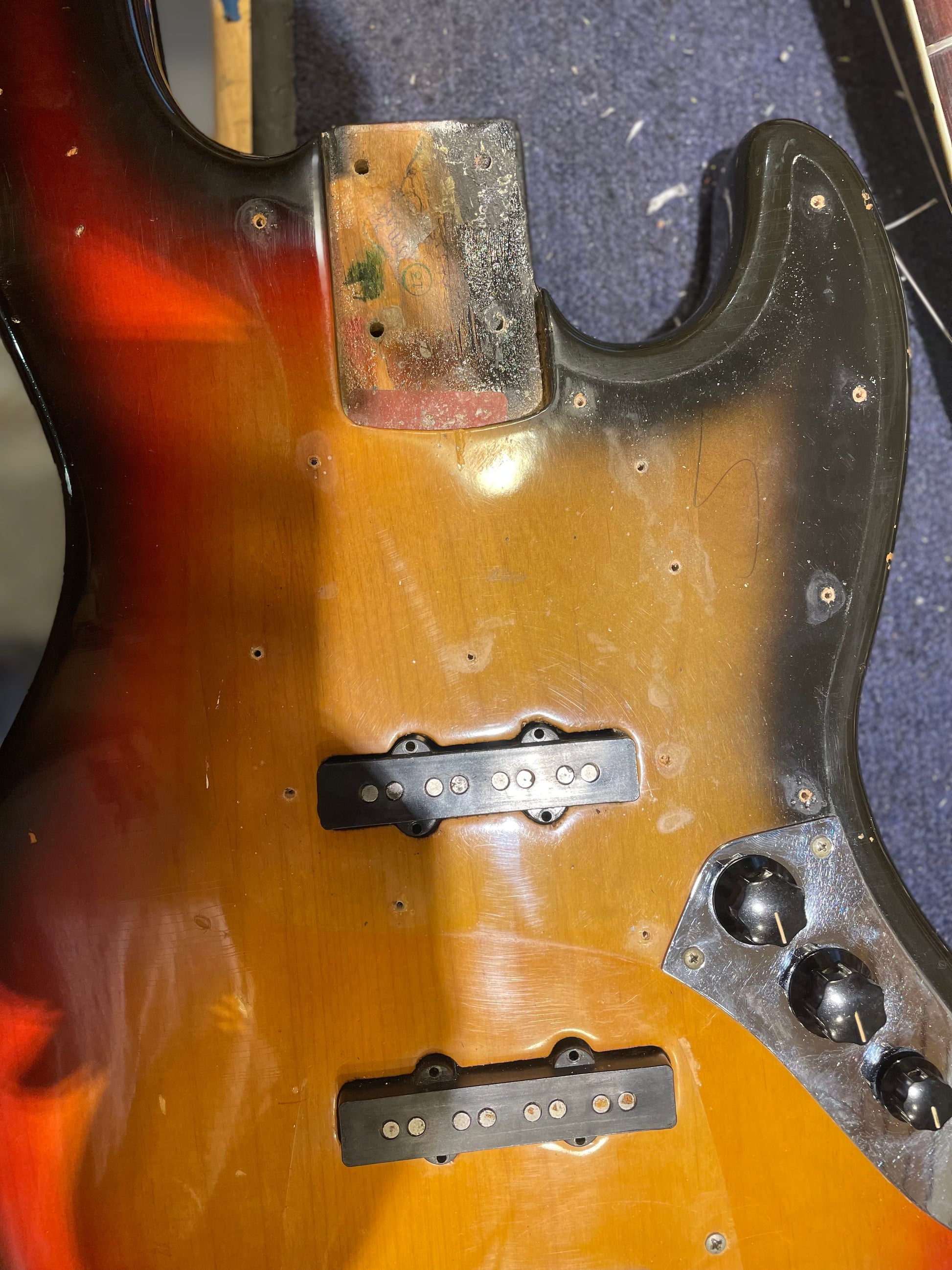 Fender Jazz Bass Sunburst 1969 Bass Guitars / 5-String or More
