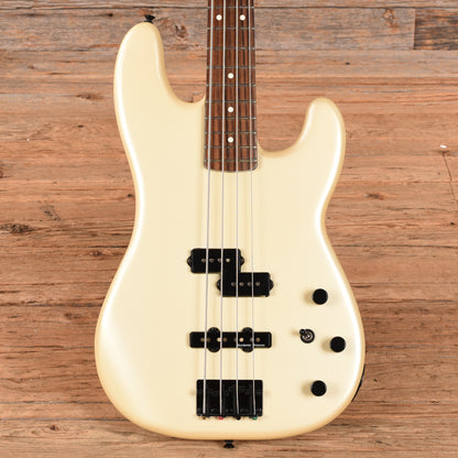 Fender Duff McKagan Signature Bass Pearl White Bass Guitars