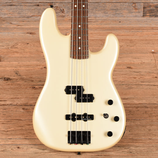Fender Duff McKagan Signature Bass Pearl White Bass Guitars