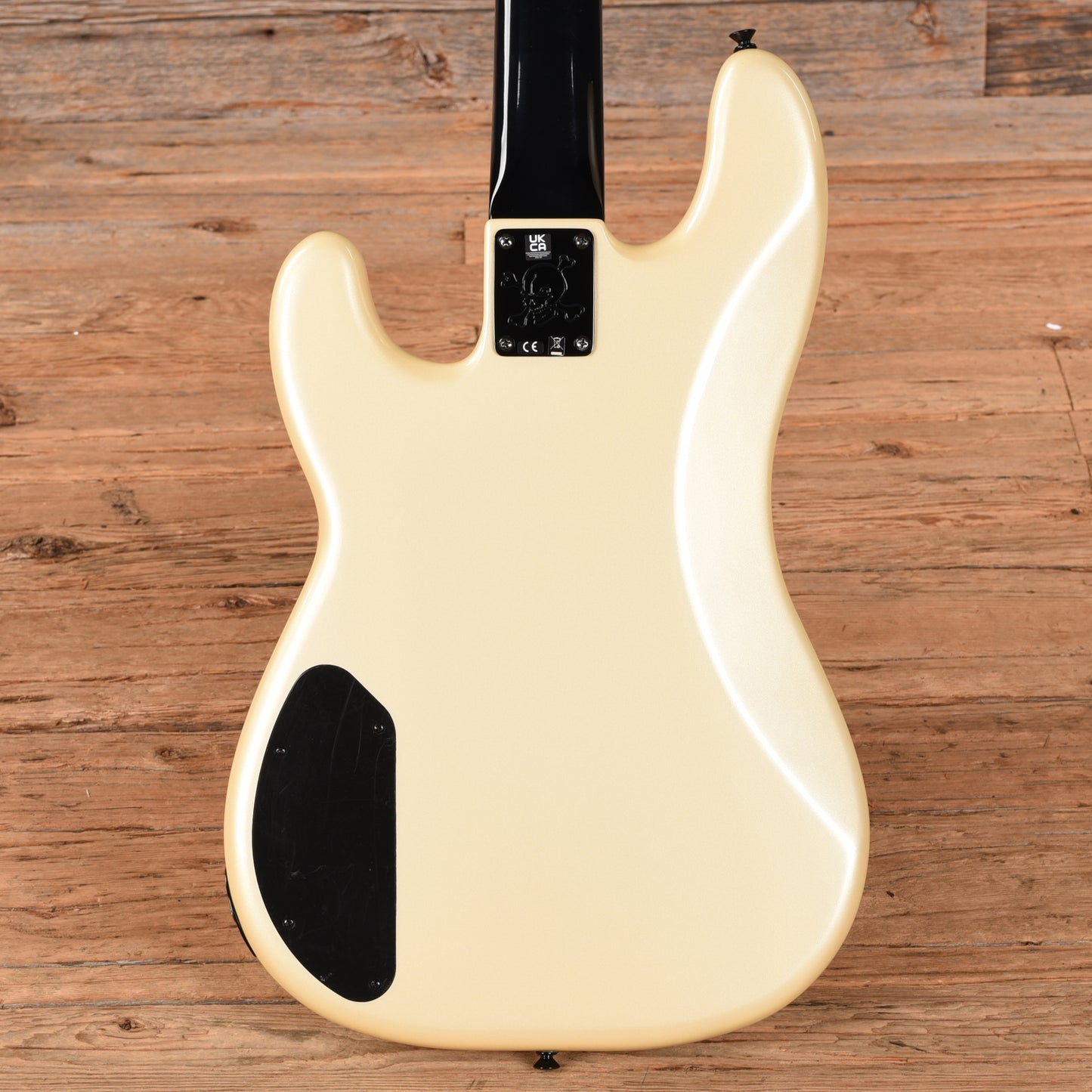 Fender Duff McKagan Signature Bass Pearl White Bass Guitars