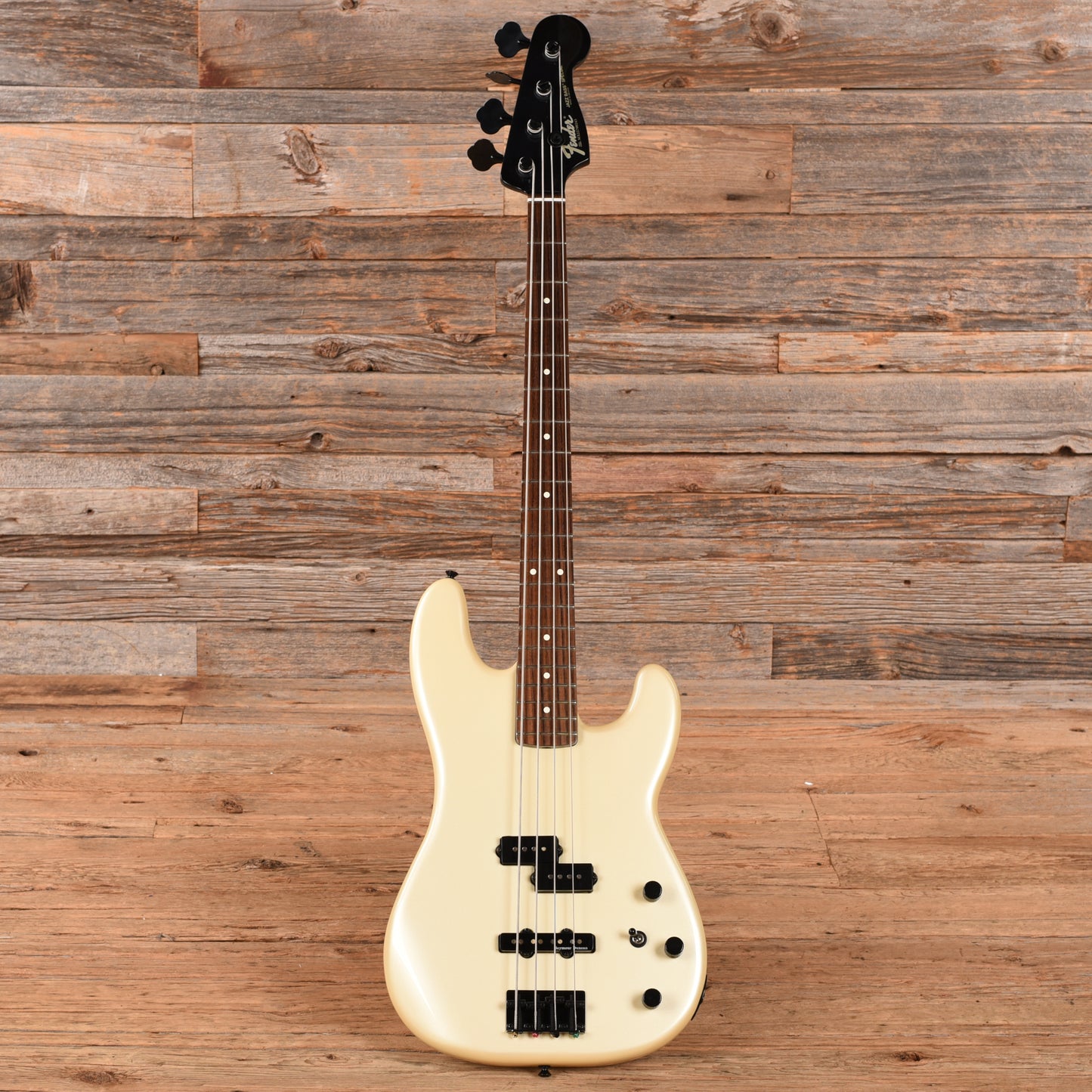 Fender Duff McKagan Signature Bass Pearl White Bass Guitars