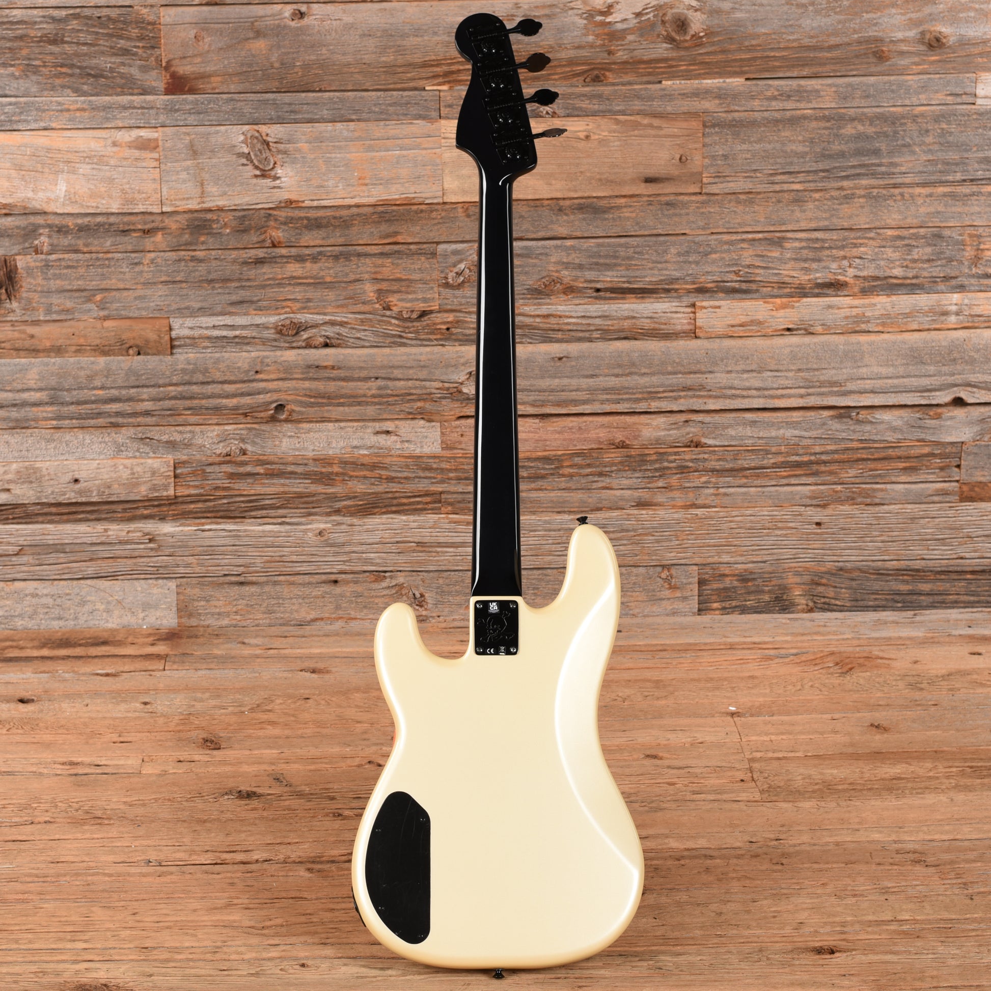 Fender Duff McKagan Signature Bass Pearl White Bass Guitars
