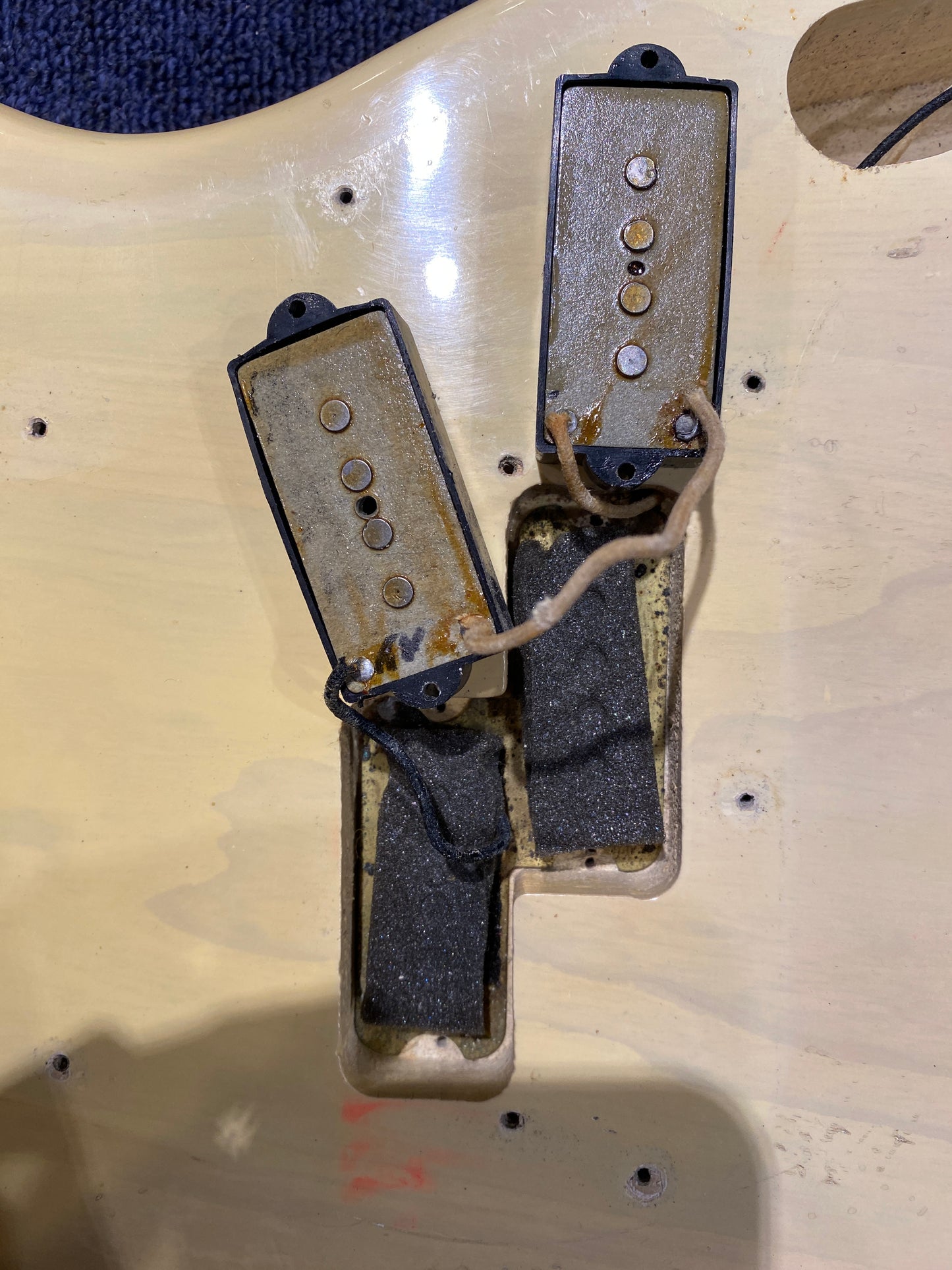 Fender Precision Bass Blonde 1965 Bass Guitars