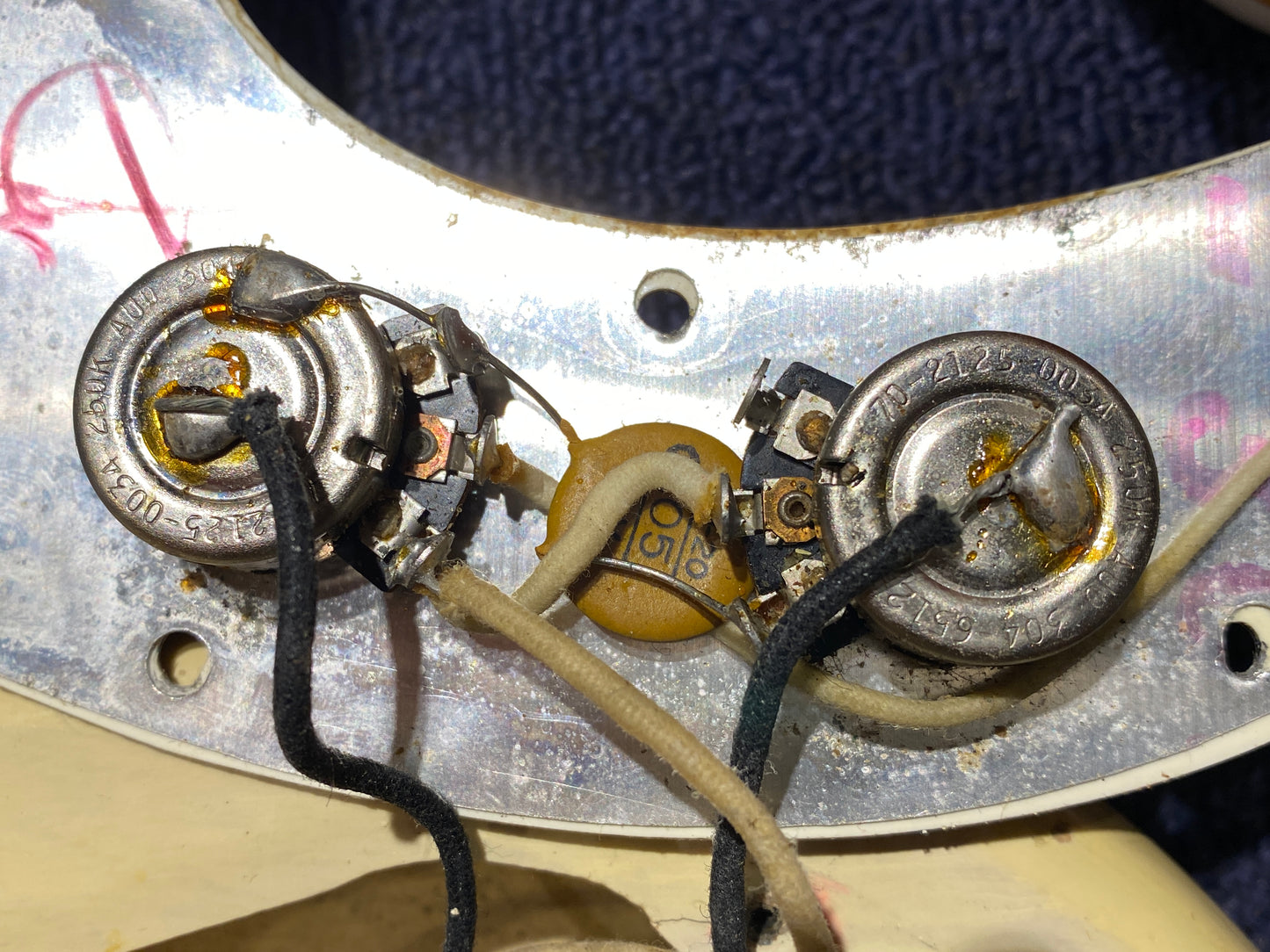 Fender Precision Bass Blonde 1965 Bass Guitars