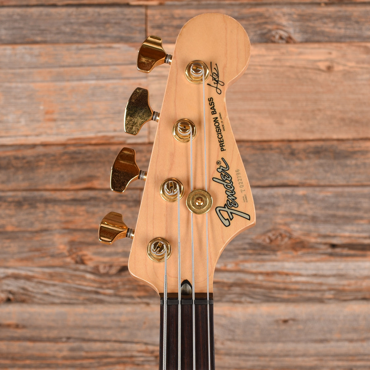 Fender Precision Bass Lyte Deluxe Bass Guitars