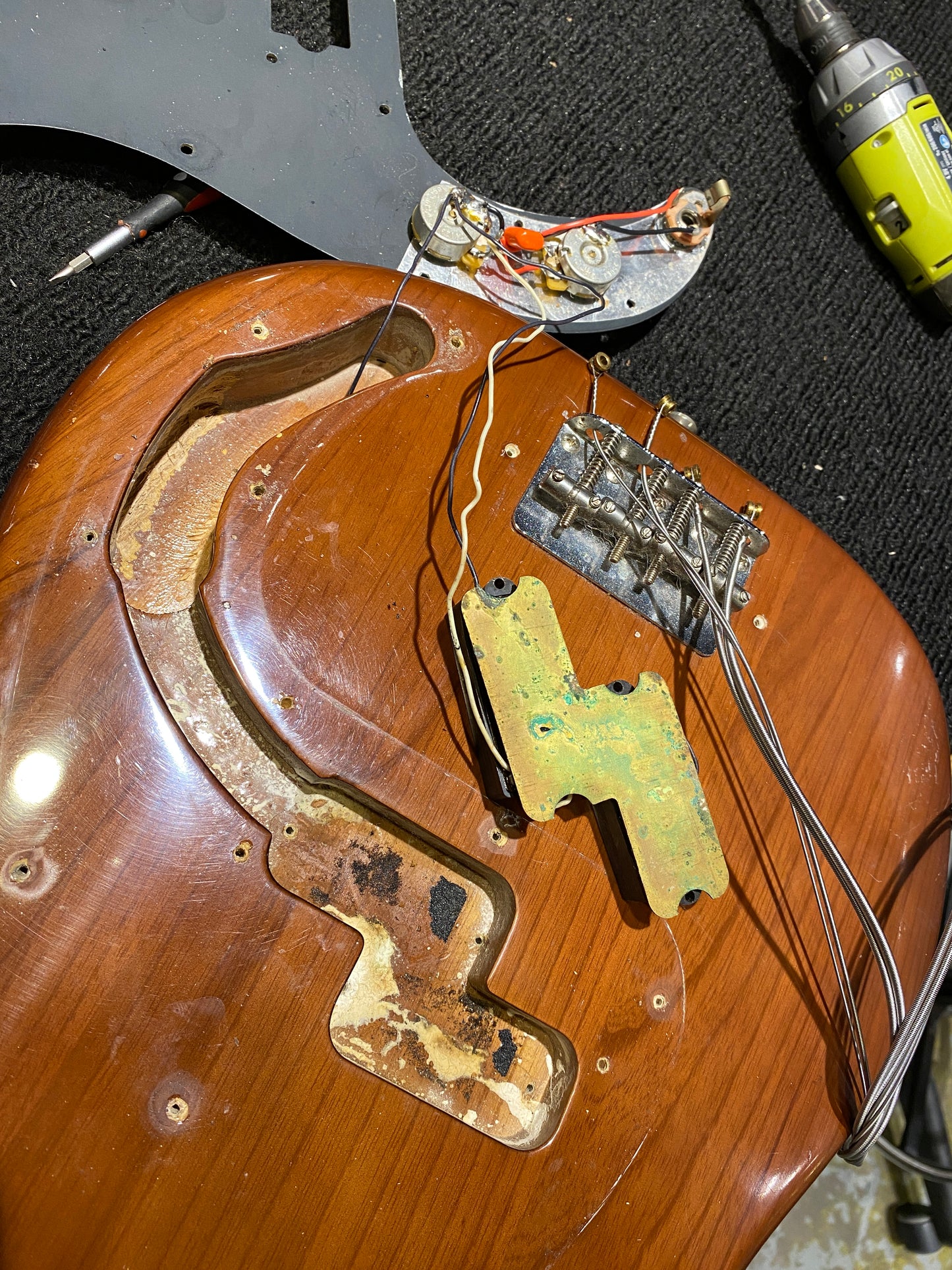 Fender Precision Bass Mocha 1977 Bass Guitars