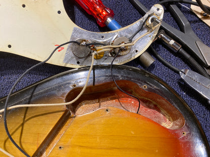 Fender Precision Bass Sunburst 1975 Bass Guitars