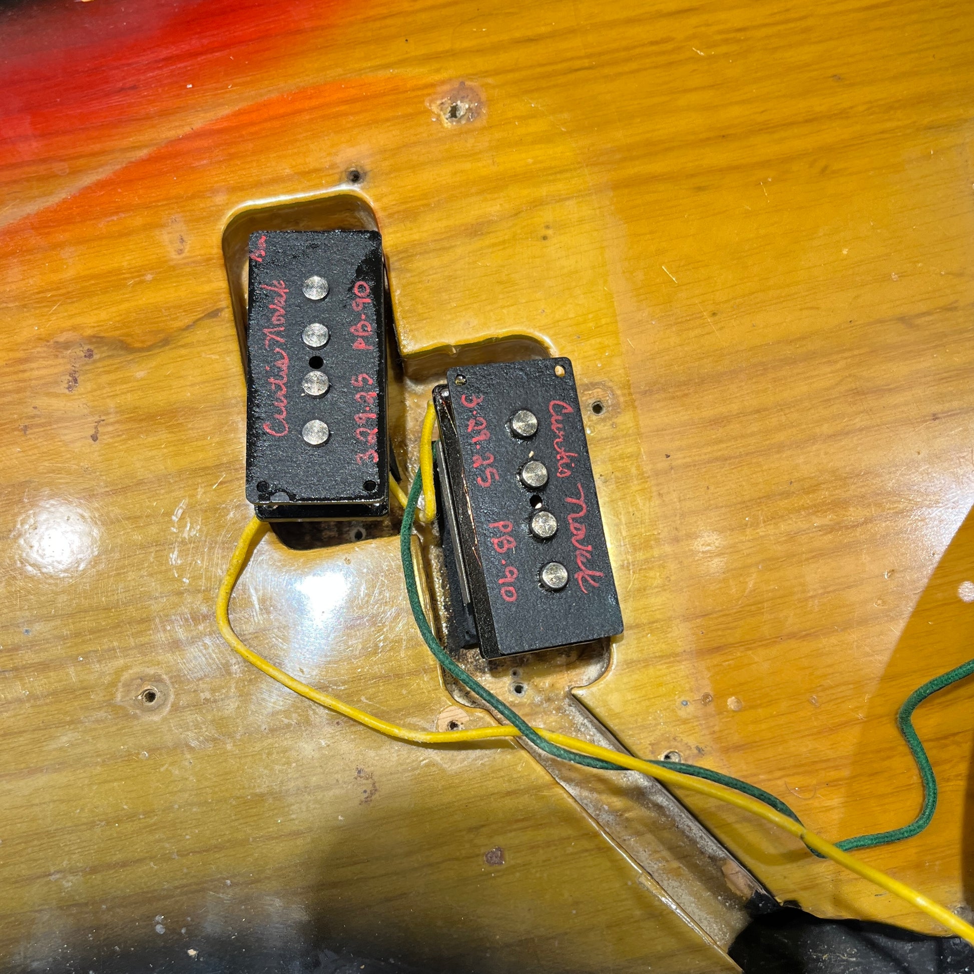 Fender Precision Bass Sunburst 1975 LEFTY Bass Guitars