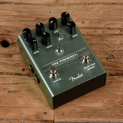 Fender The Pinwheel Rotary Speaker Emulator Effects and Pedals / Ring Modulators