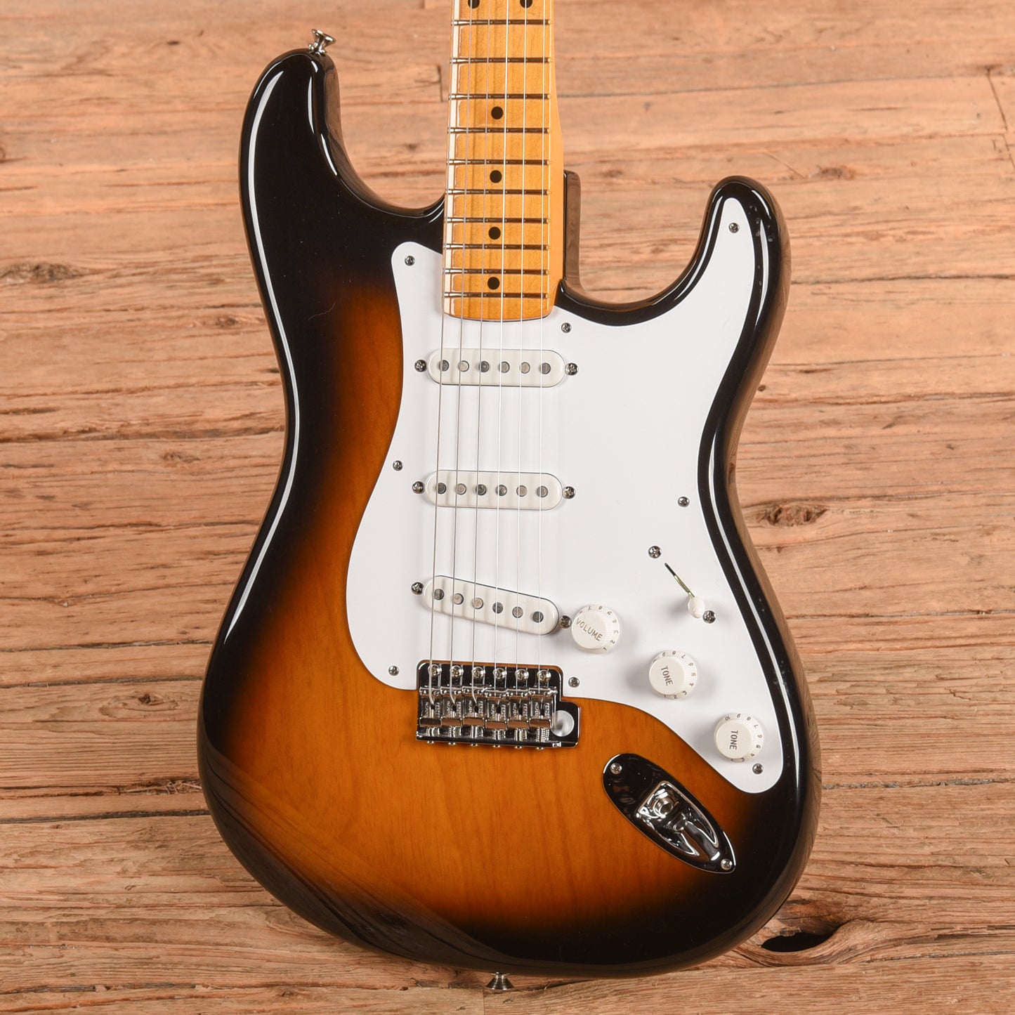 Fender 70th Anniversary American Vintage II '54 Stratocaster Sunburst 2024 Electric Guitars