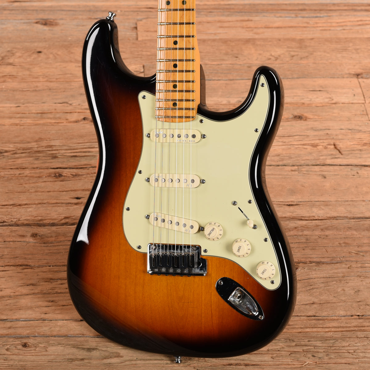 Fender Deluxe Stratocaster "V" Neck Sunburst 2010 Electric Guitars