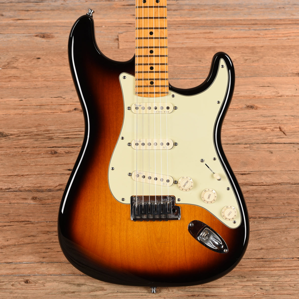 Fender Deluxe Stratocaster "V" Neck Sunburst 2010 Electric Guitars